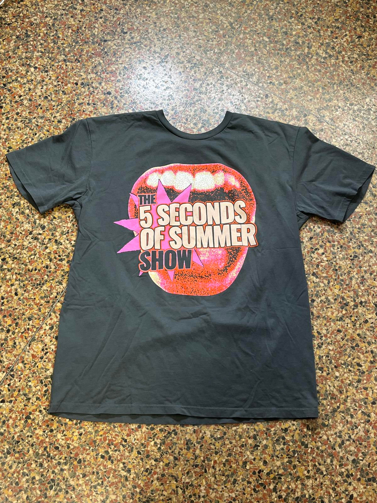 5 seconds of summer Preowned XLarge T-shirt