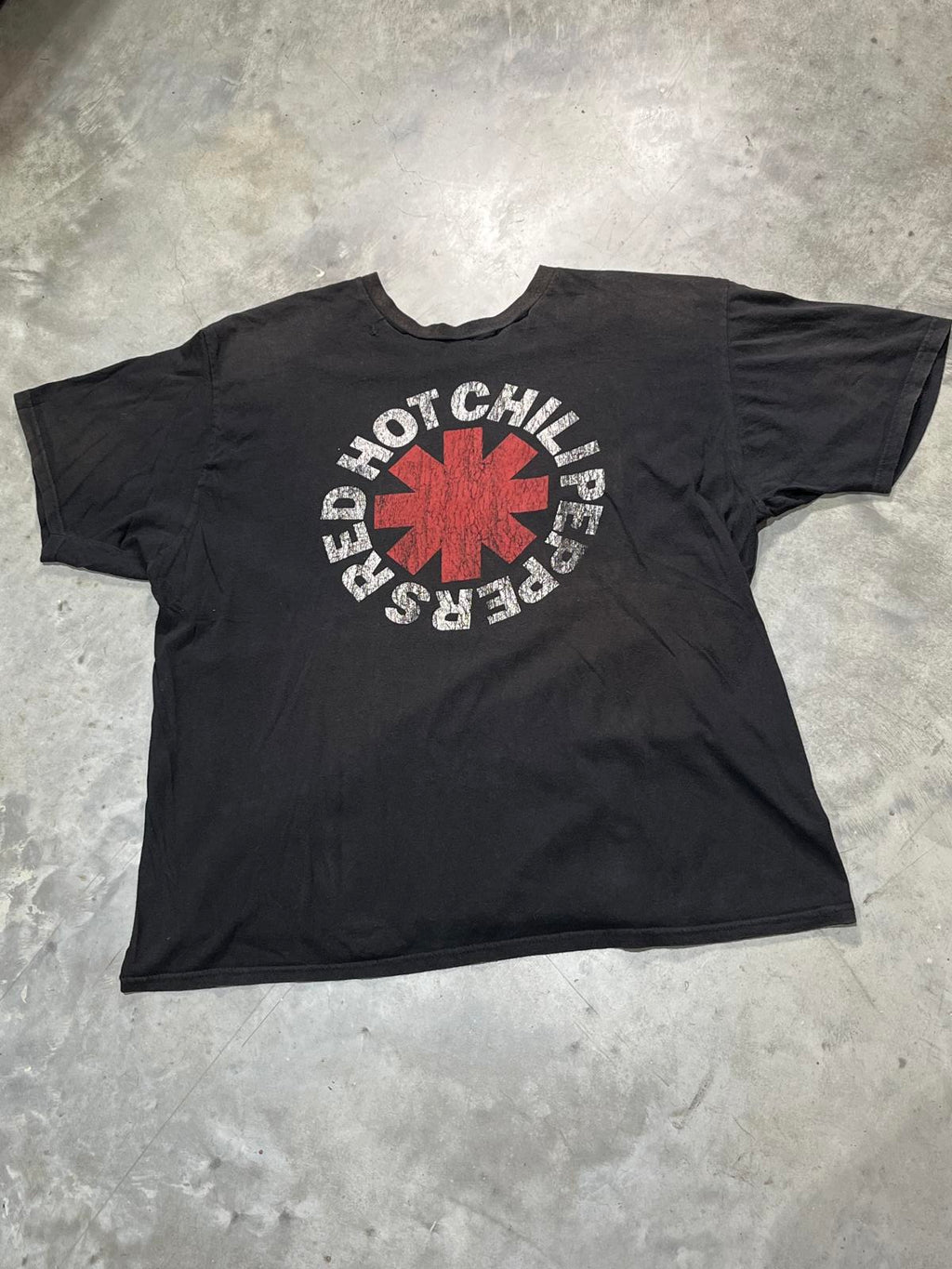 Red Hot Chili Peppers Preowned 2XL T-shirt