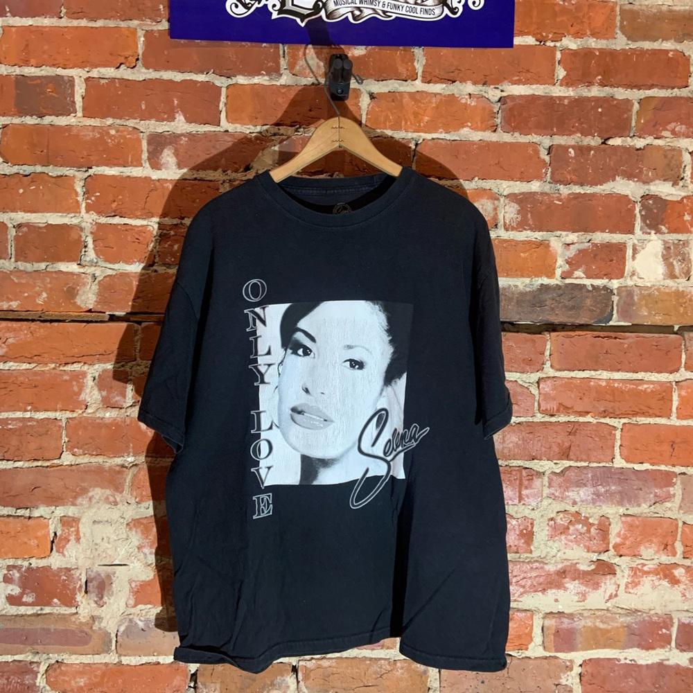 Selena Xlarge black graphic vintage T-shirt
