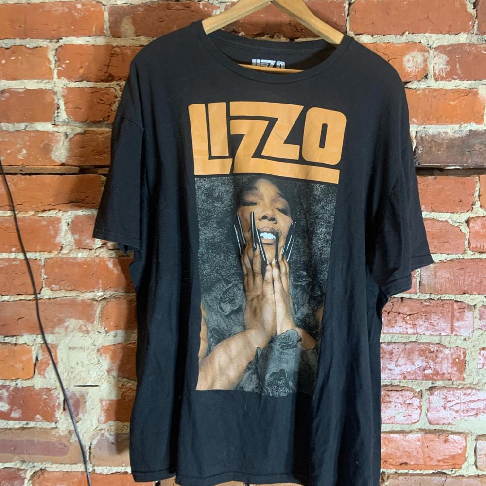 Lizzo 2XLarge black graphic preowned T-shirt