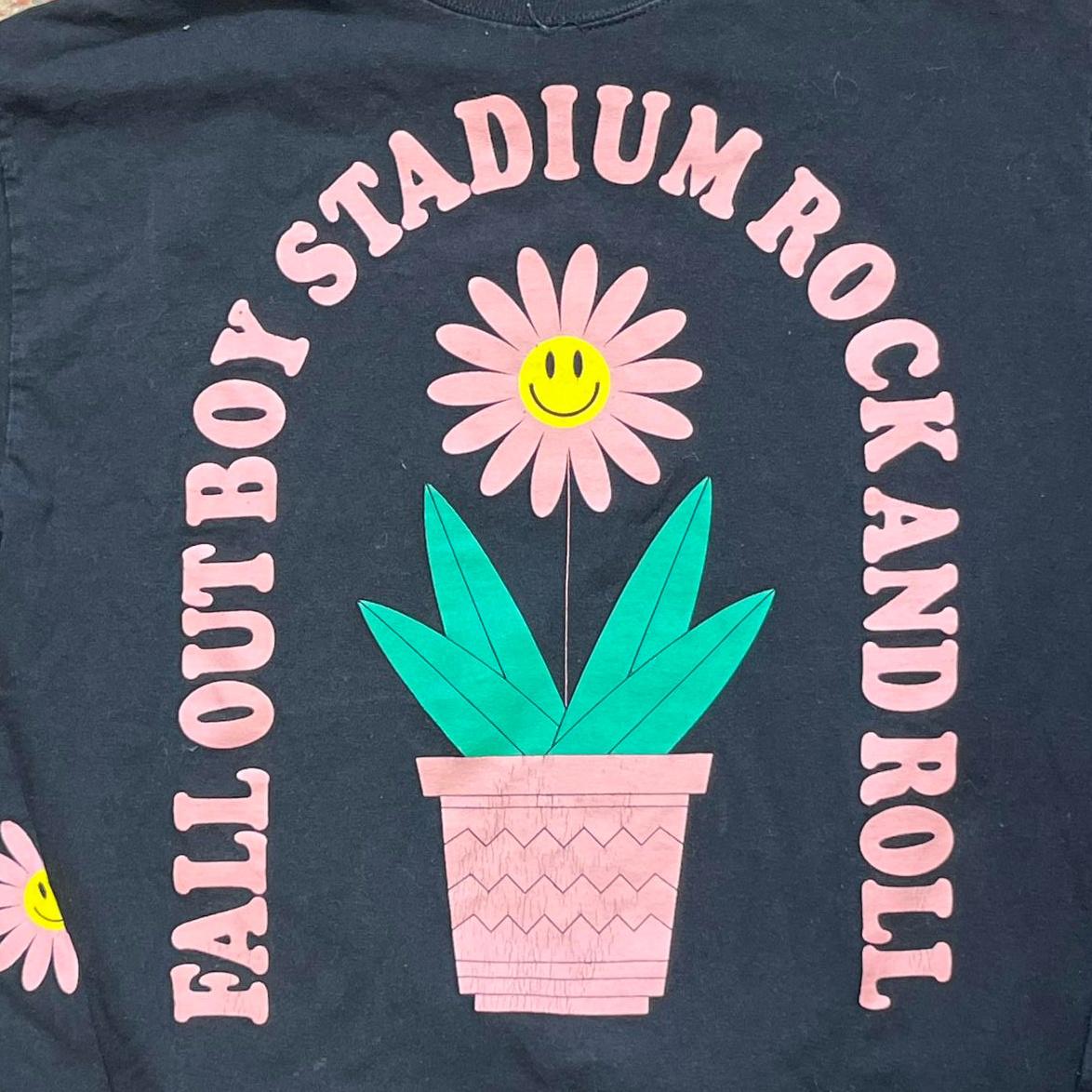 Fall out boy medium preowned tshirt