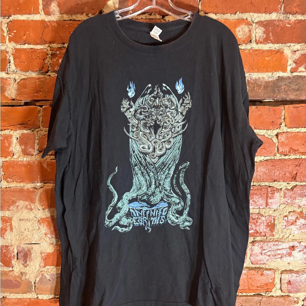 Infinite earths 2xlarge black graphic vintage preowned tshirt