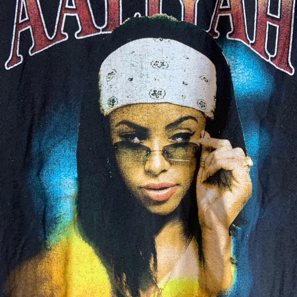 Aaliyah small black graphic preowned T-shirt