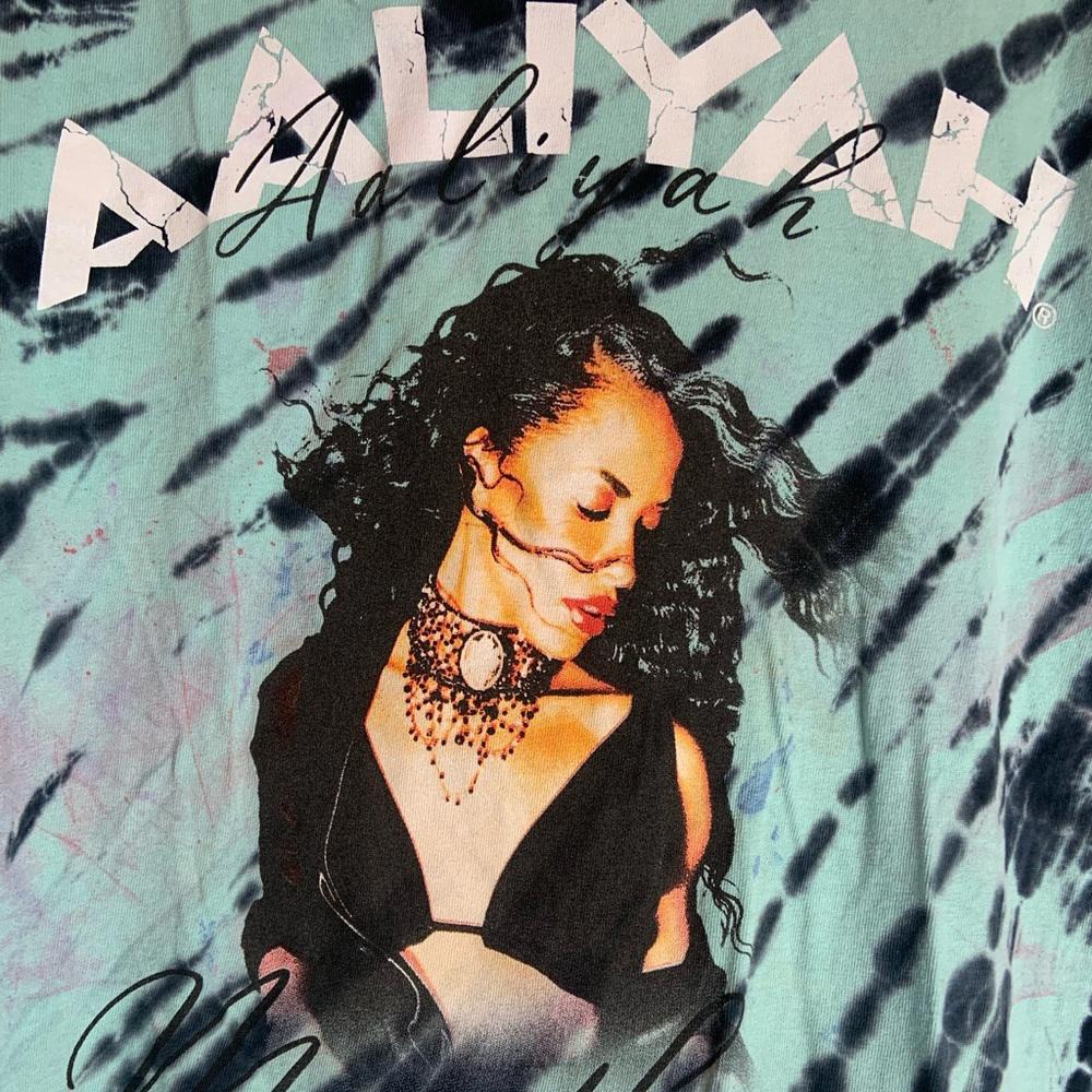 Aaliyah large tiedye blue graphic preowned T-shirt