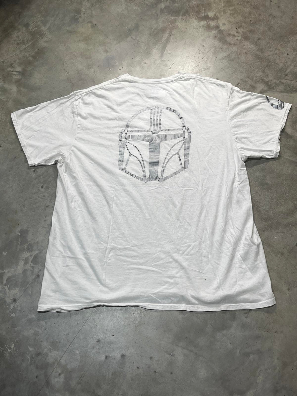 The Mandalorian Star Wars Preowned 2XL T-shirt