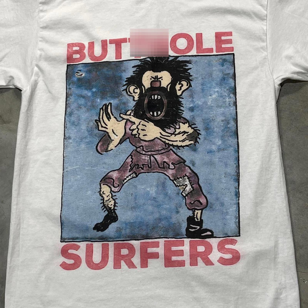 But**ole Surfers Preowned Medium T-shirt
