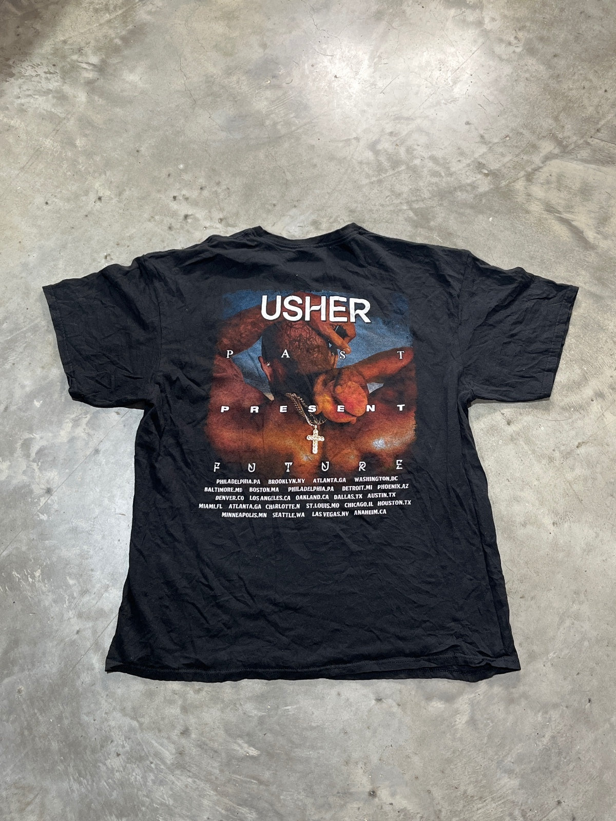 Usher Preowned XL T-shirt