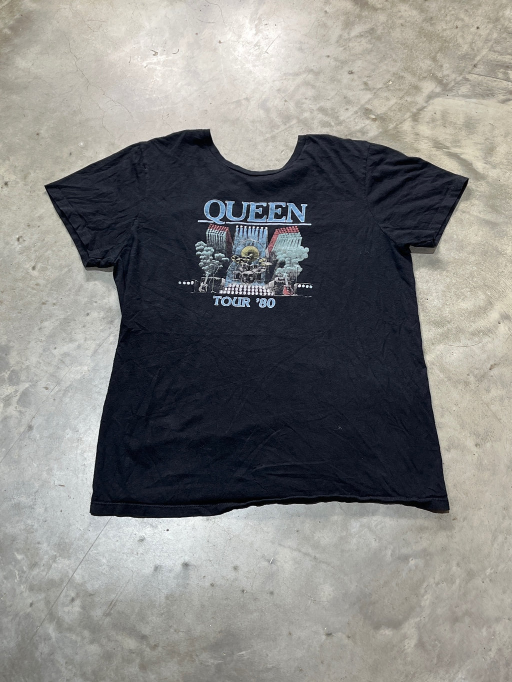 Queen Preowned Large T-shirt