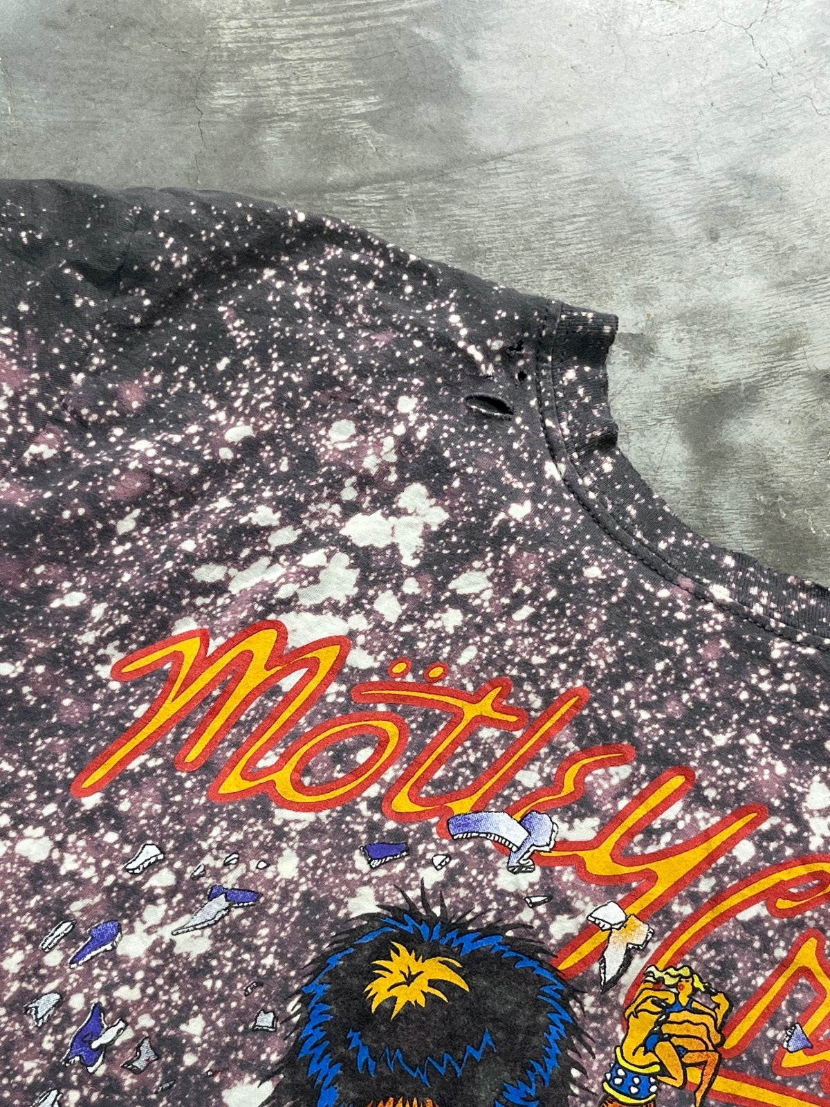 Mötley Crüe Preowned Large Distressed Tie Dye T-shirt