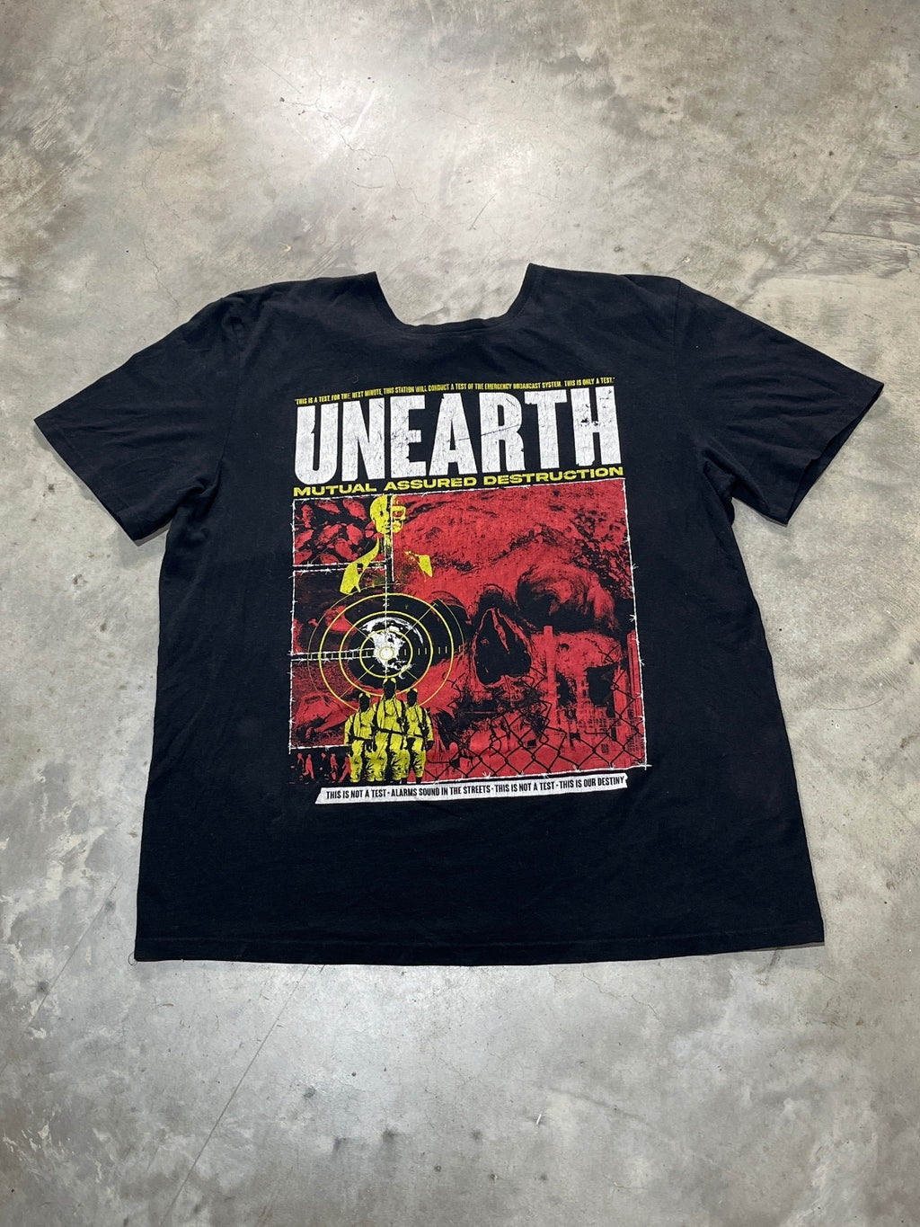 Unearth Preowned XL T-shirt