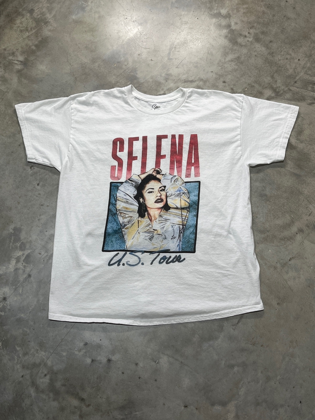 Selena Preowned XL T-shirt