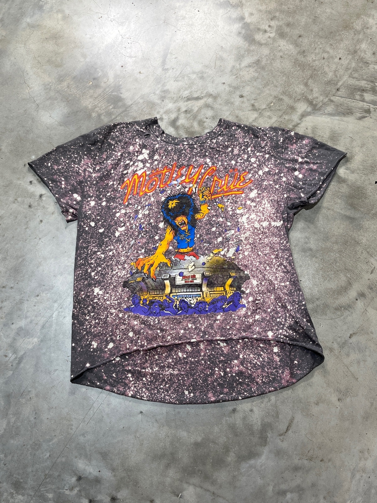Mötley Crüe Preowned Large Distressed Tie Dye T-shirt