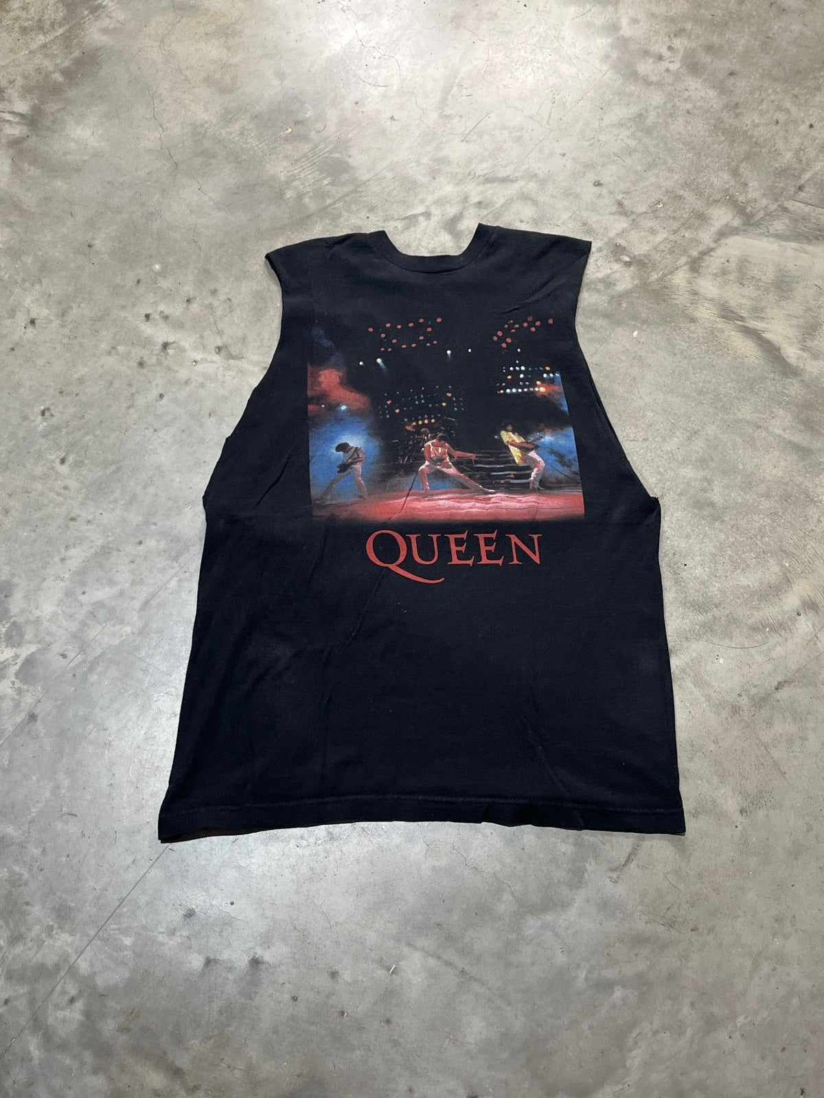 Queen Preowned Medium Cut Off Sleeve Tank Top T-shirt