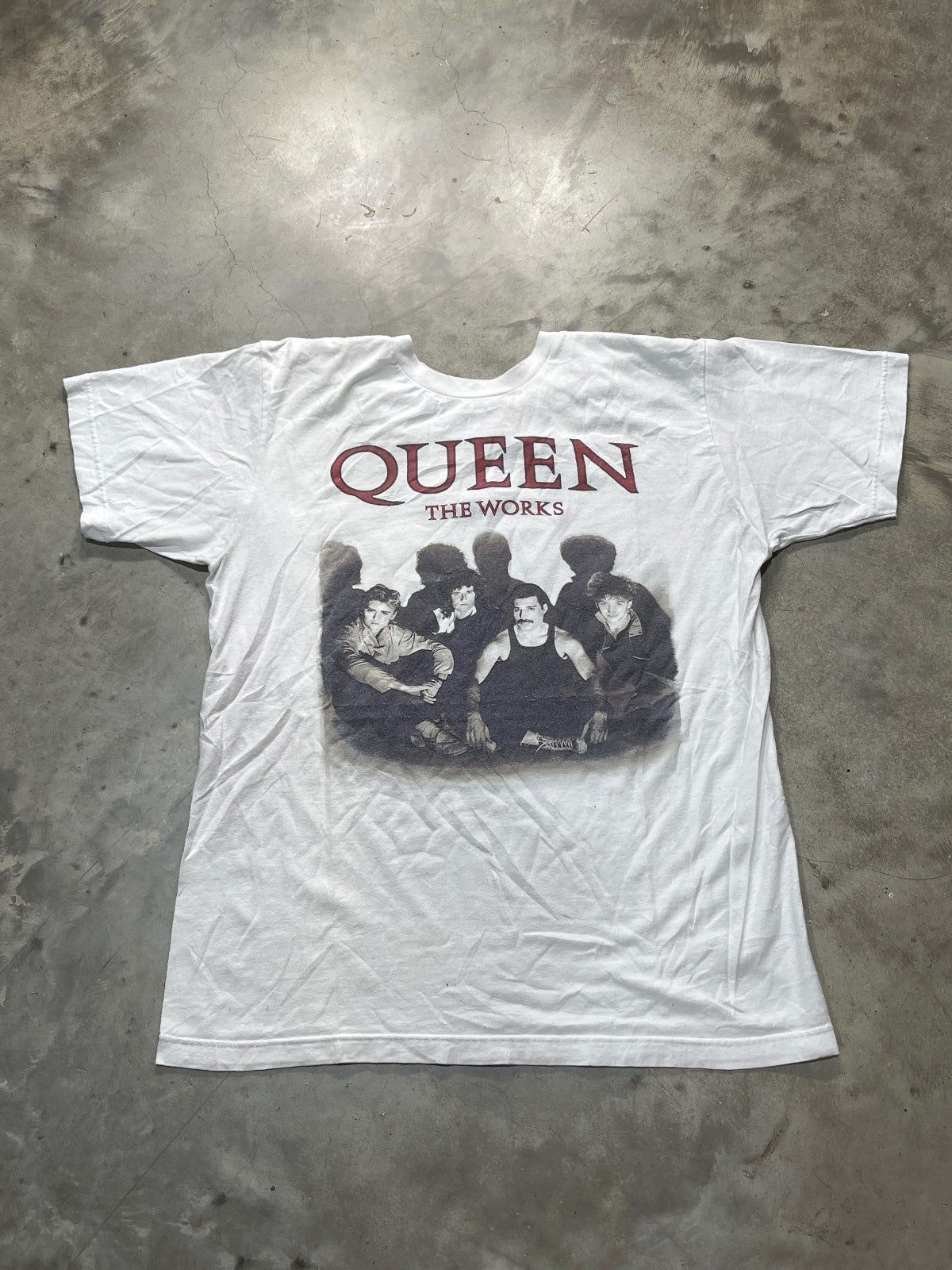 Queen Preowned Medium T-shirt
