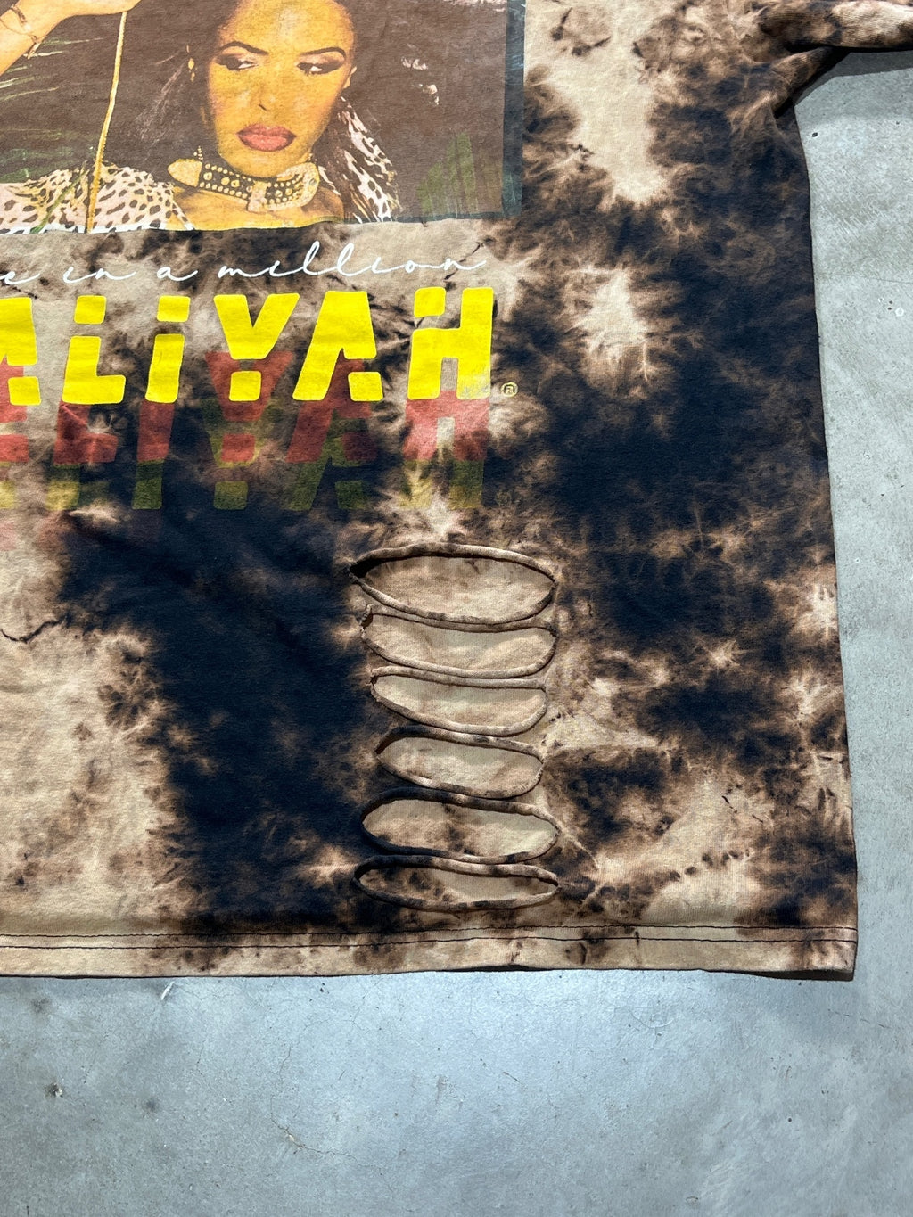 Aaliyah Preowned XL Distressed Tie Dye T-shirt