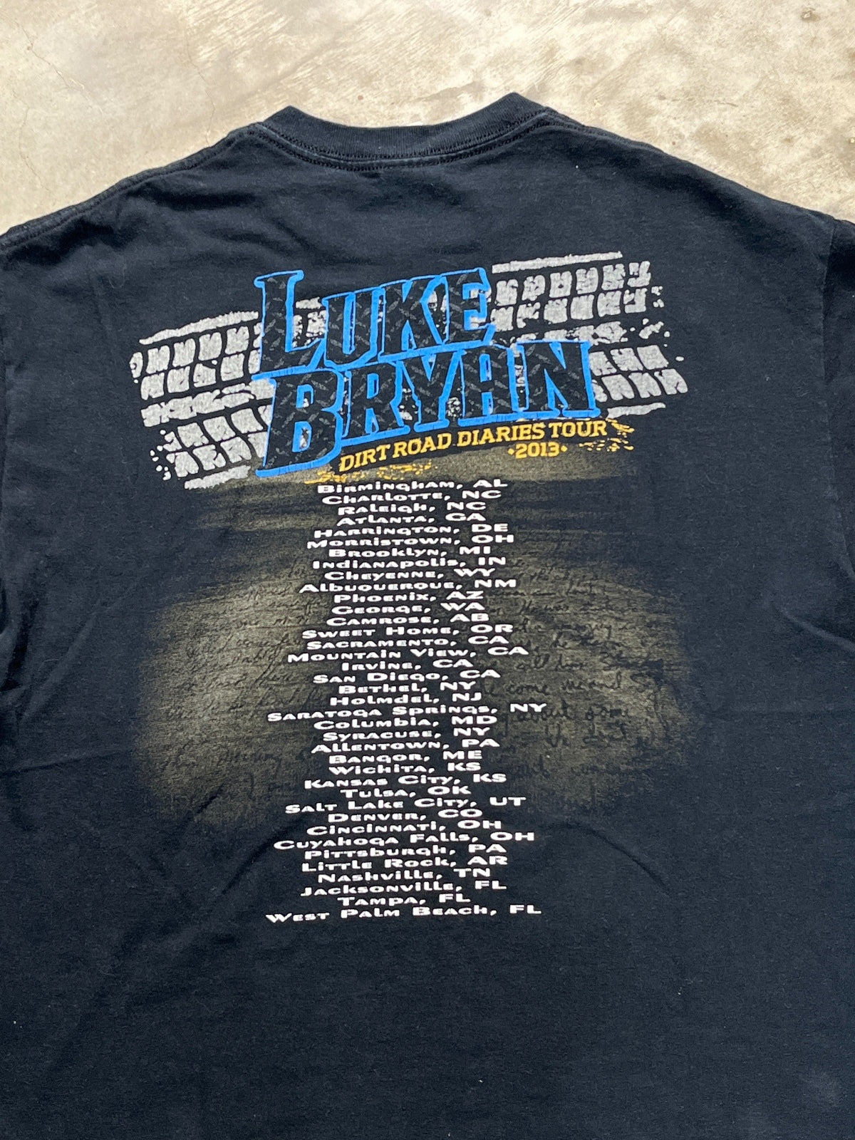 Luke Bryan Preowned Medium T-shirt