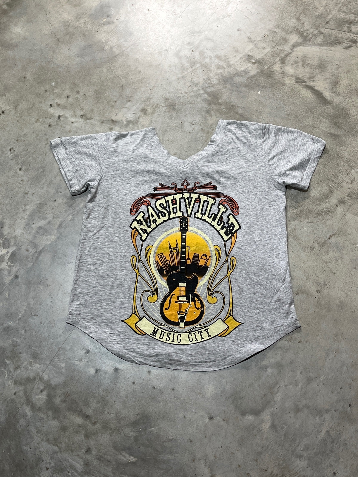 Nashville Tennessee Preowned Medium V-Neck T-shirt