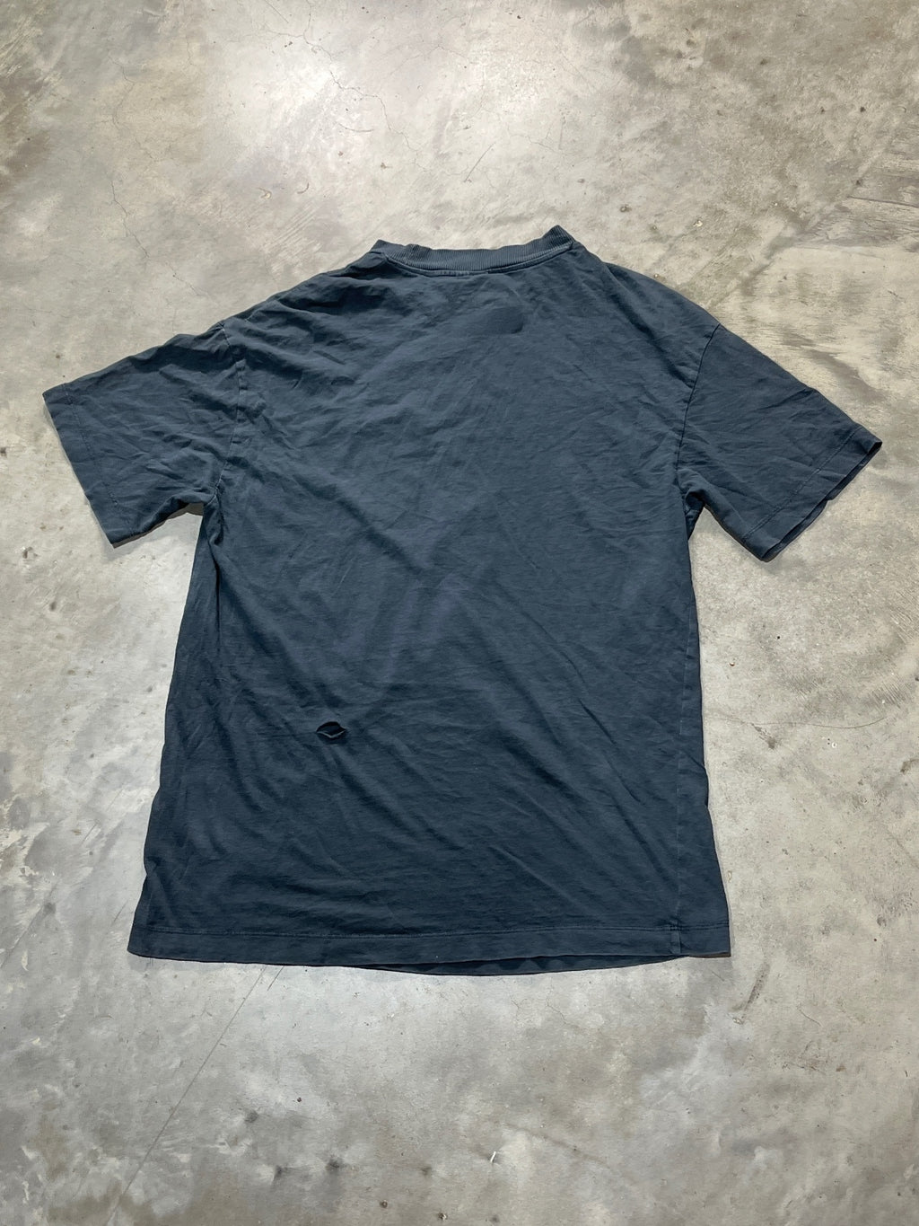 Hole Band Preowned Medium T-shirt