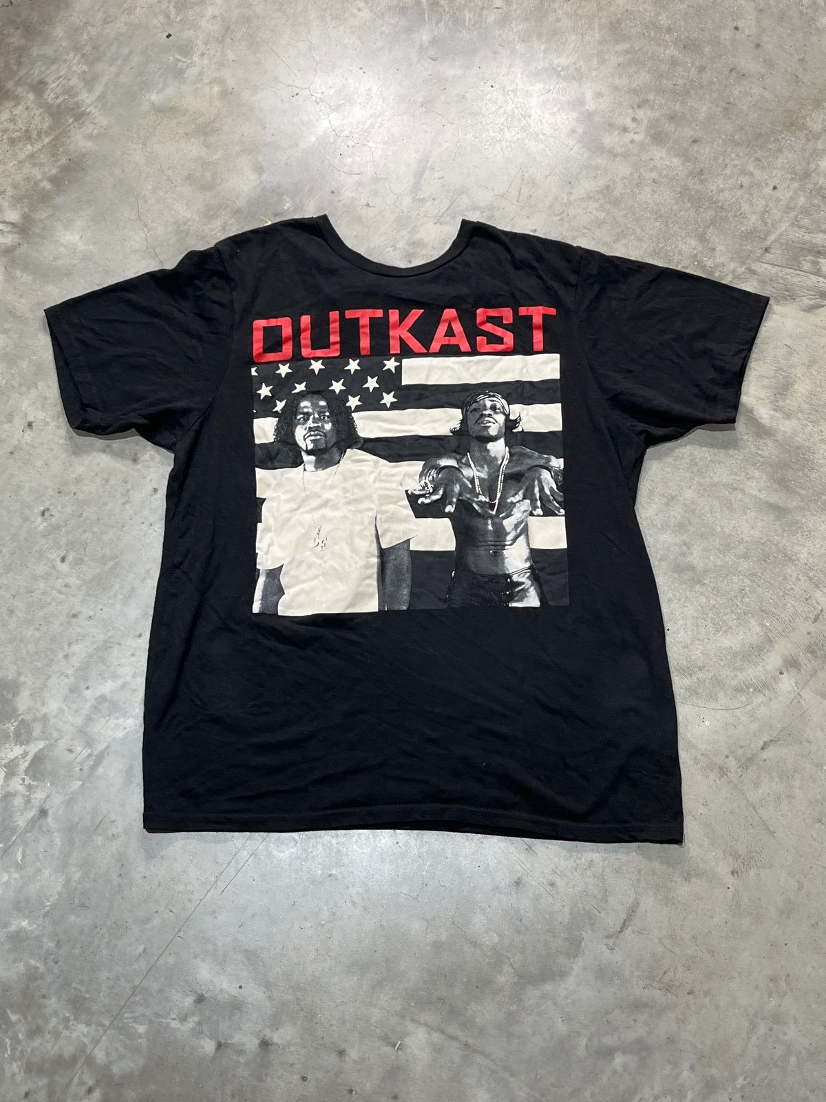Outkast Preowned Large T-shirt