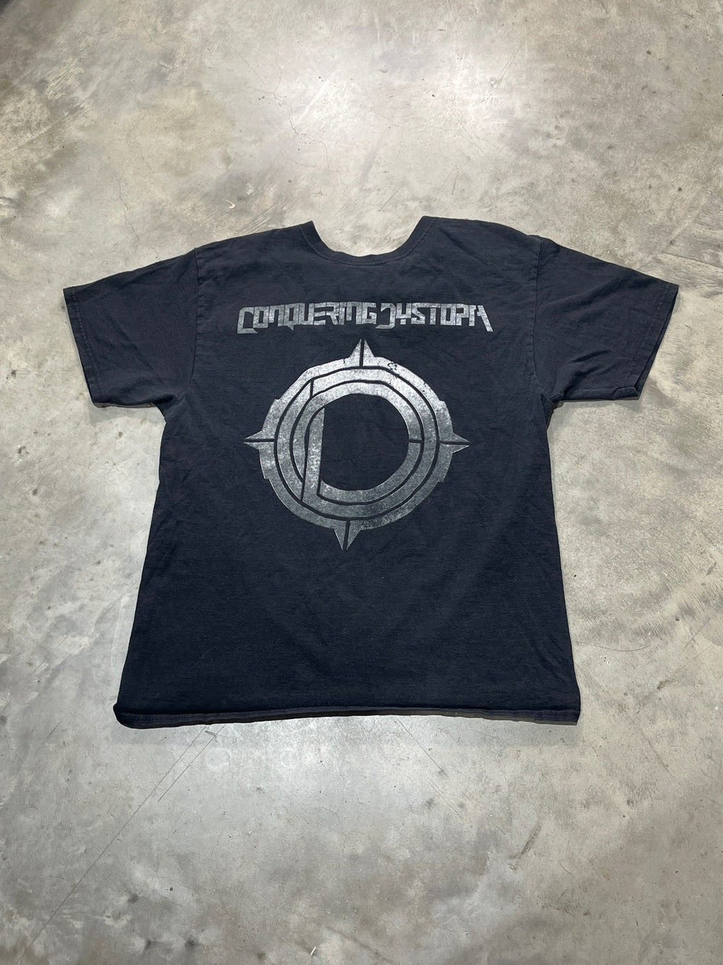 Conquering Dystopia Preowned Medium T-shirt