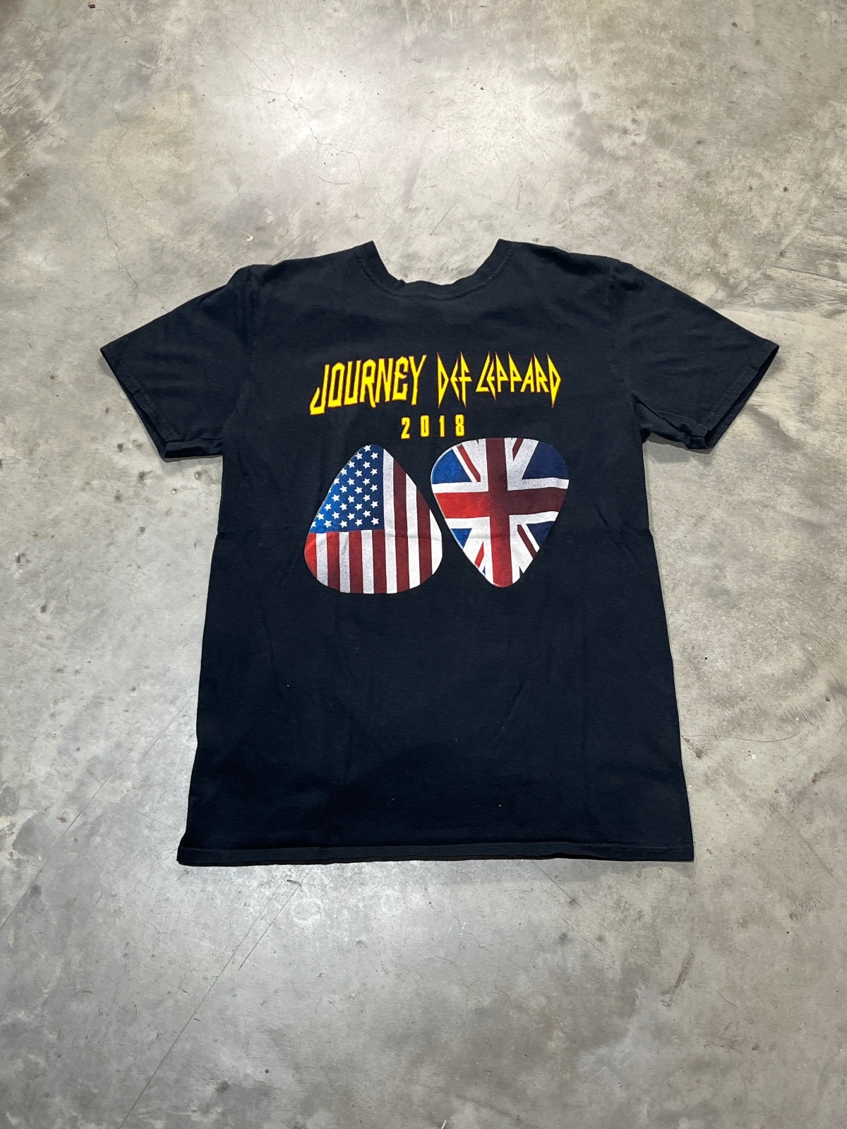 Journey Def Leppard Preowned Medium T-shirt