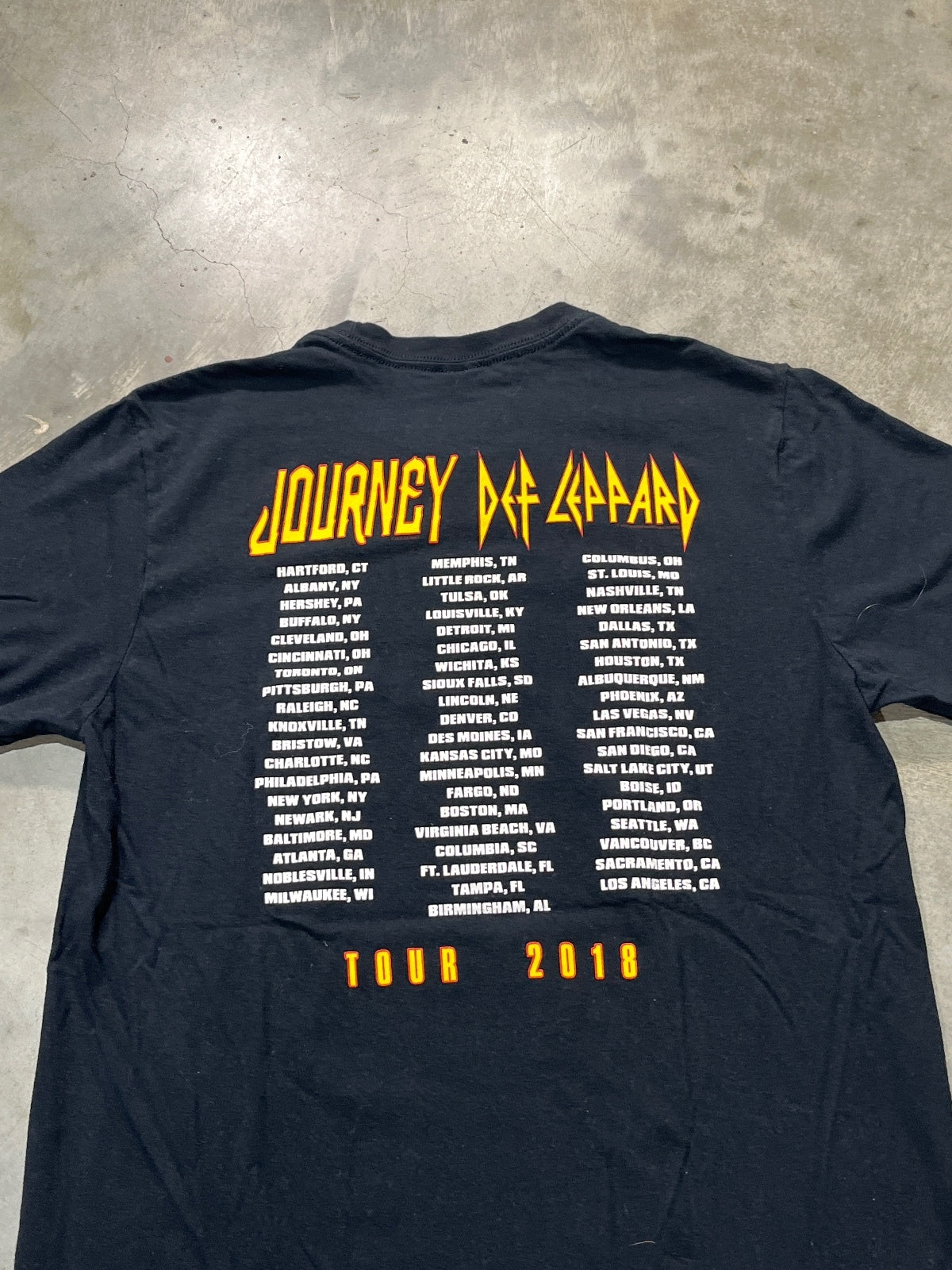 Journey Def Leppard Preowned Medium T-shirt