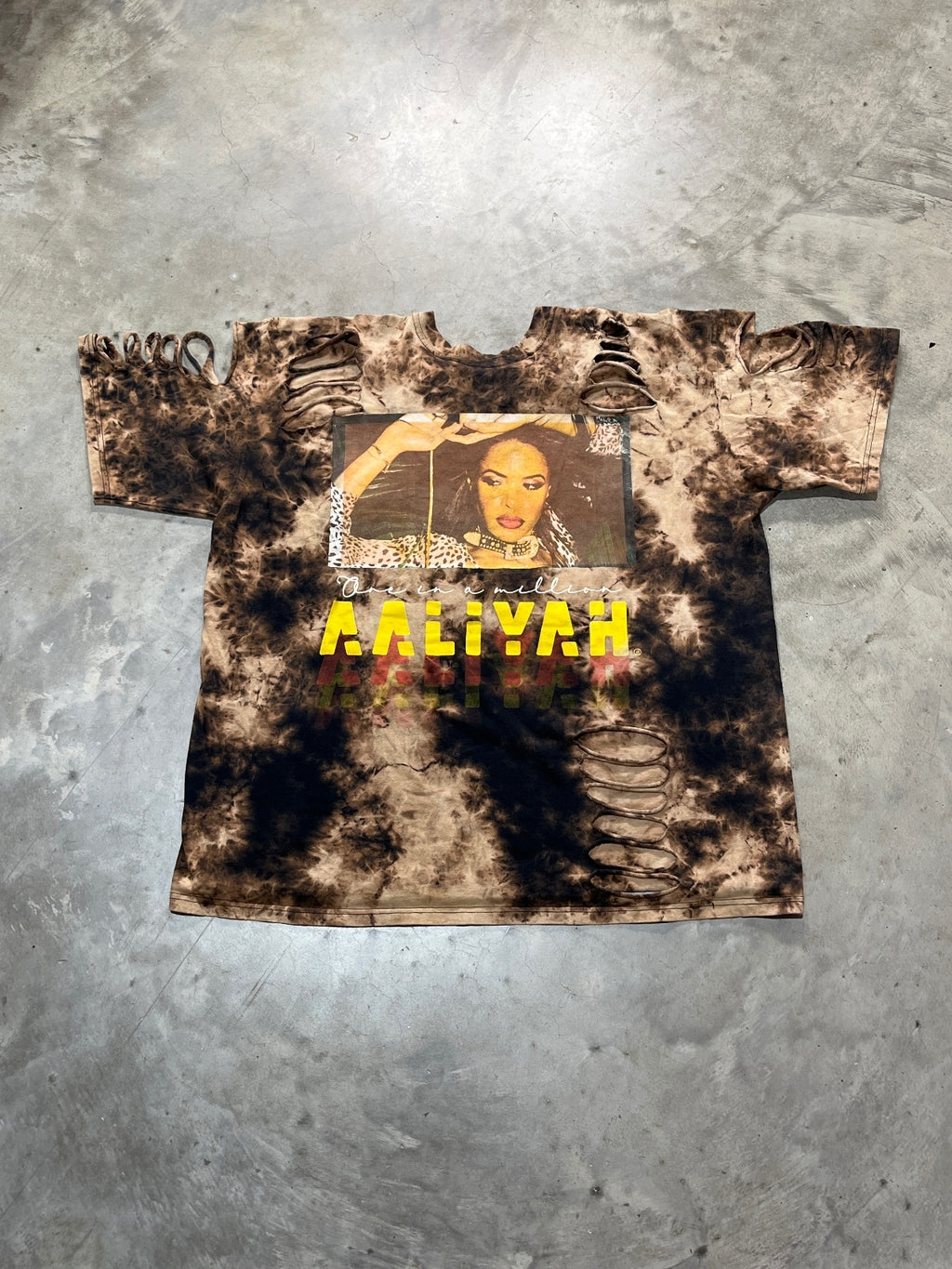Aaliyah Preowned XL Distressed Tie Dye T-shirt
