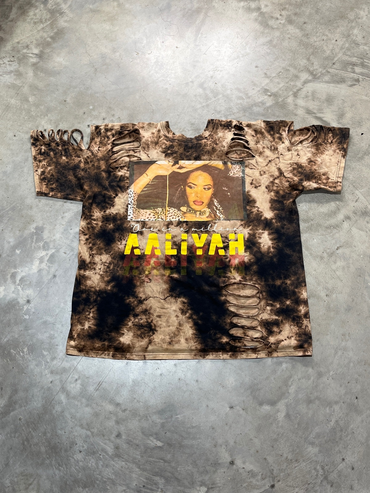 Aaliyah Preowned XL Distressed Tie Dye T-shirt