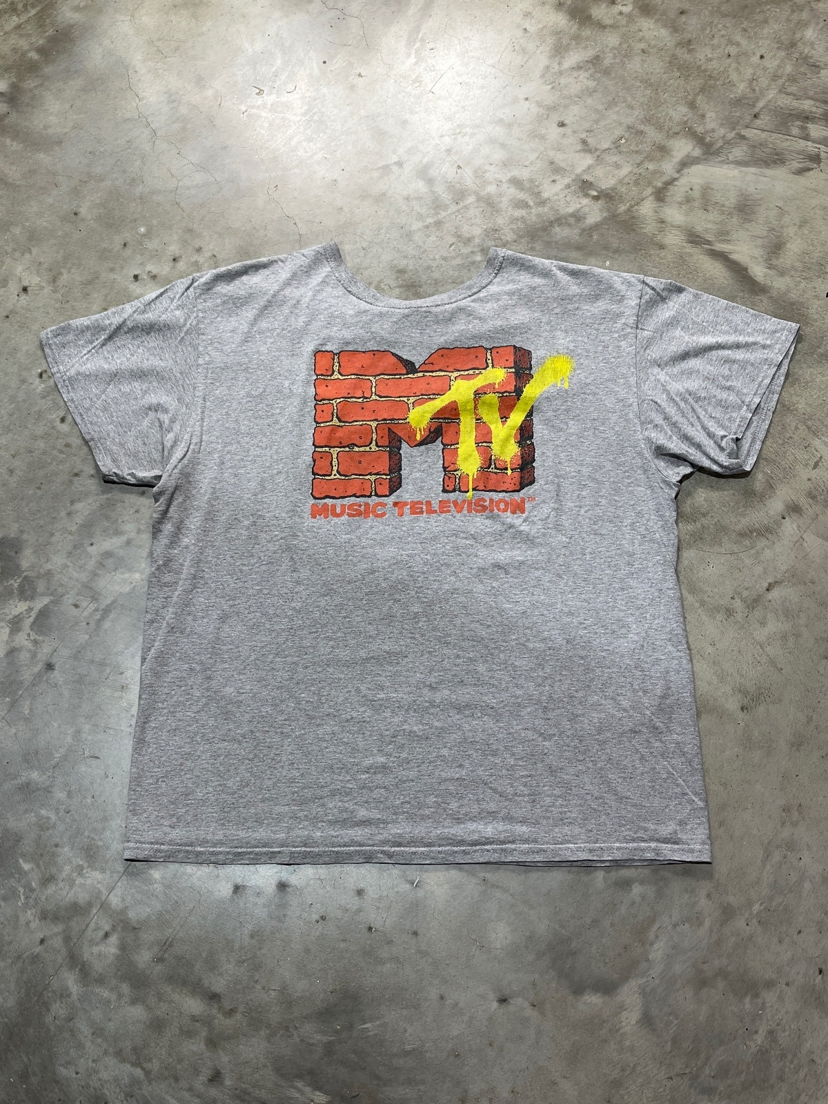 MTV Music Television Preowned Large T-shirt