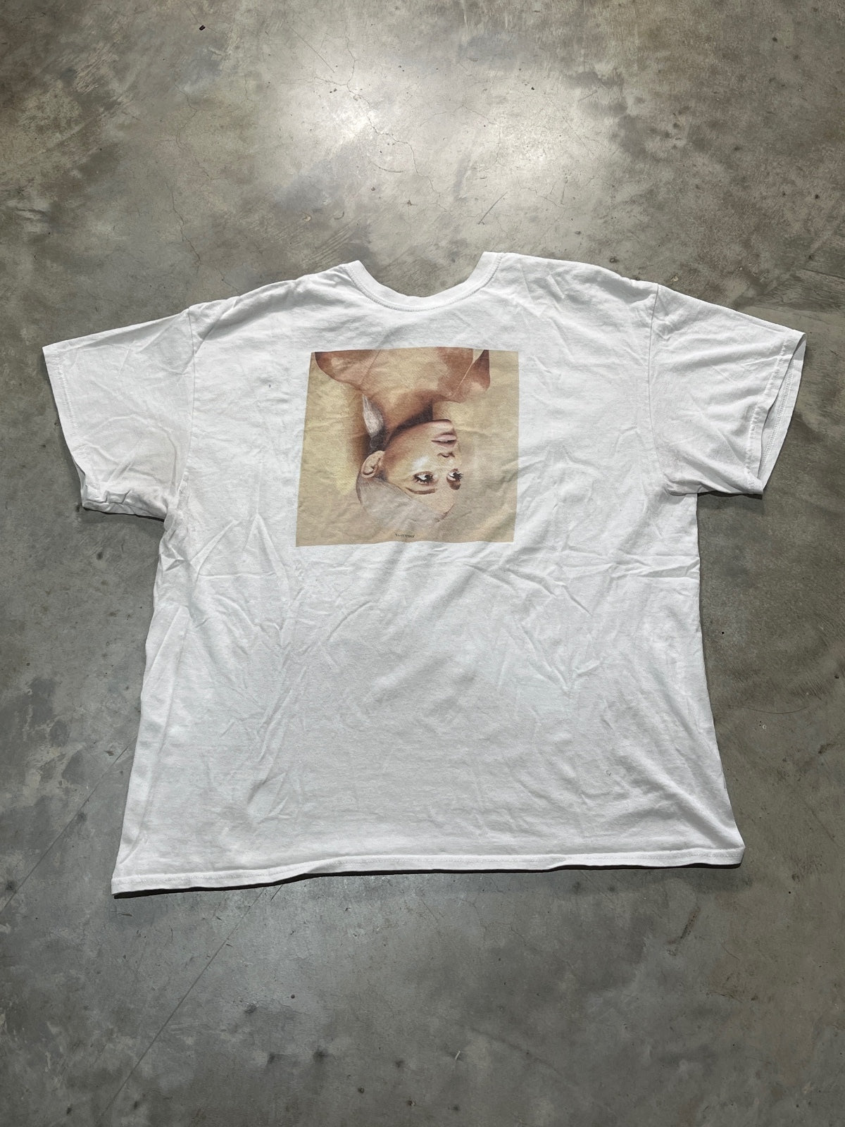 Ariana Grande Preowned XL T-shirt