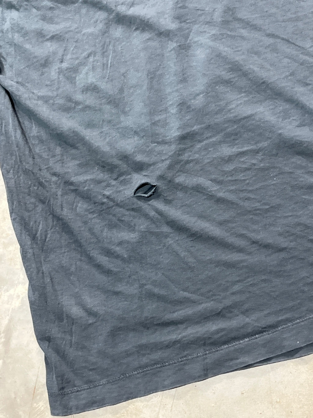 Hole Band Preowned Medium T-shirt