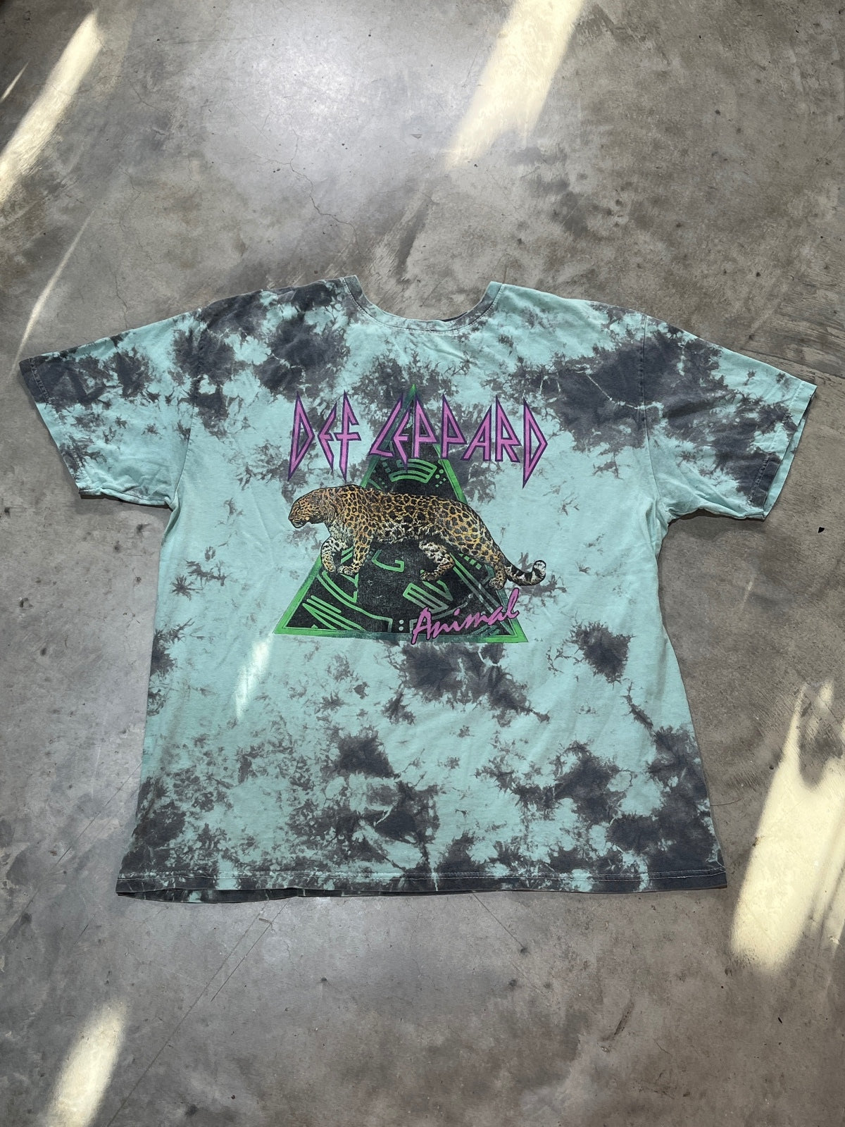 Def Leppard Preowned Large Tie Dye T-shirt