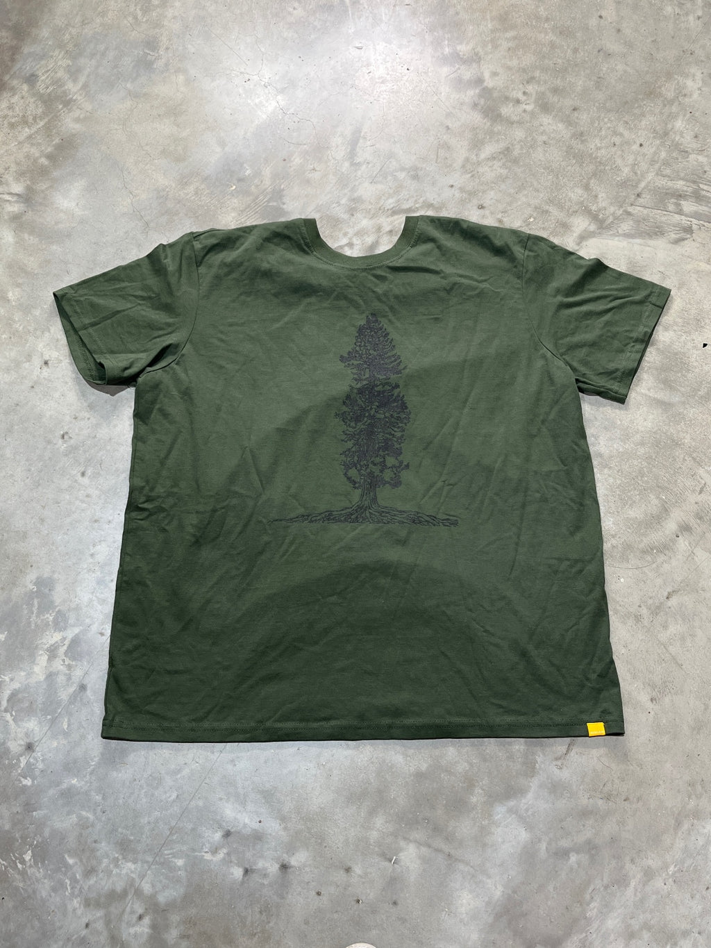 Evergreen Tree Preowned XL T-shirt