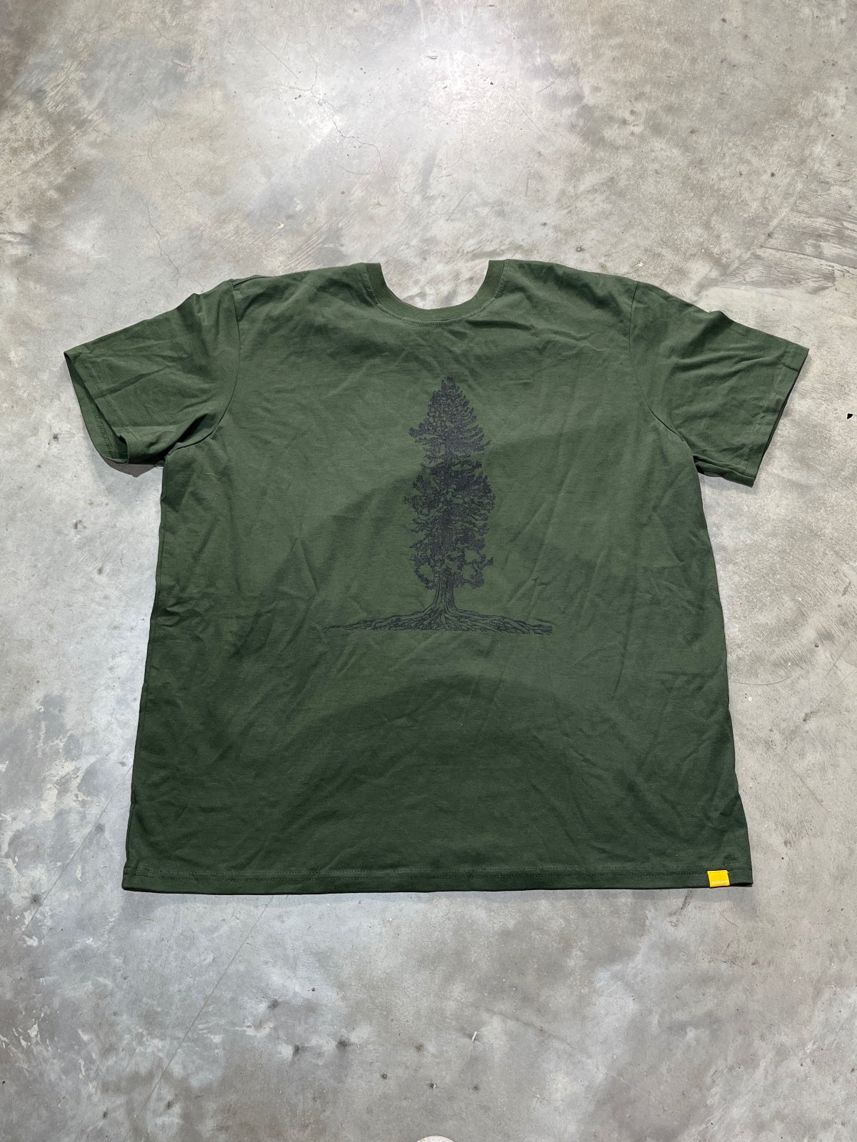 Evergreen Tree Preowned XL T-shirt