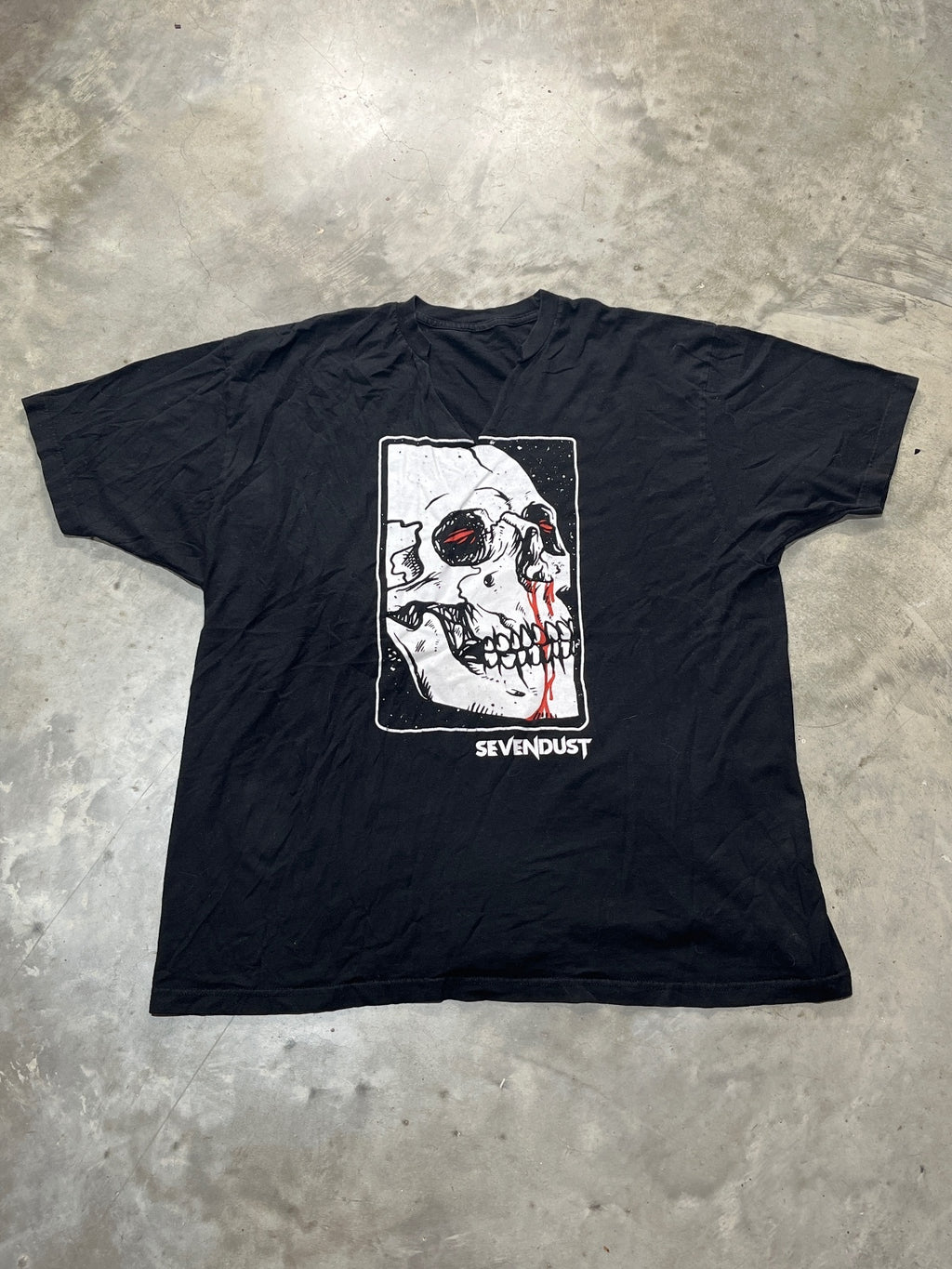 Sevendust Preowned 2XL V-Neck T-shirt
