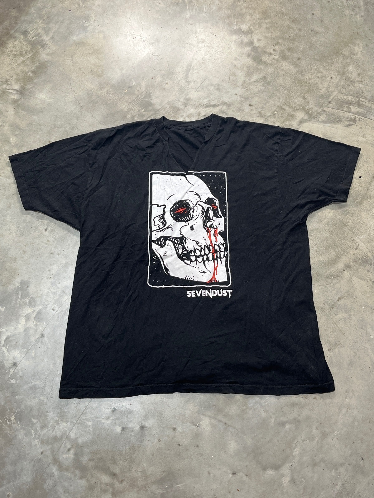 Sevendust Preowned 2XL V-Neck T-shirt