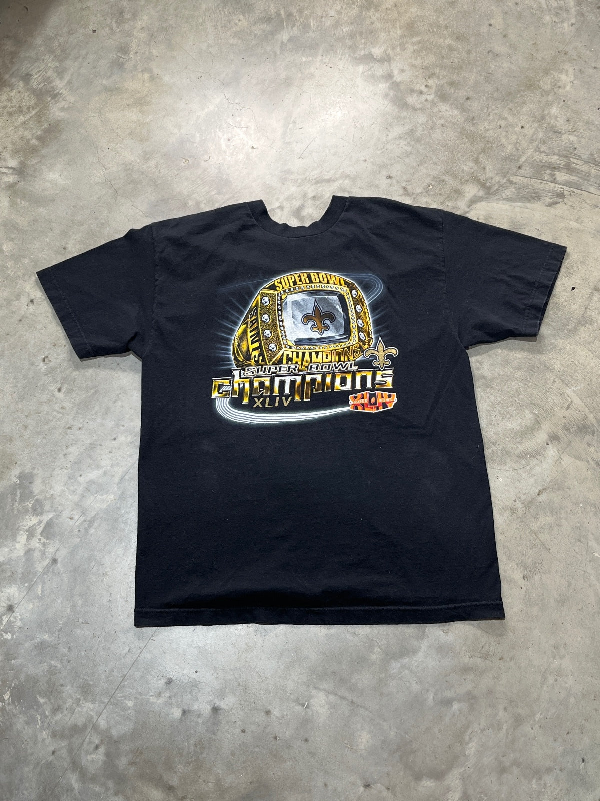 Vintage NOLA Saints Super Bowl Champions Preowned Large T-shirt