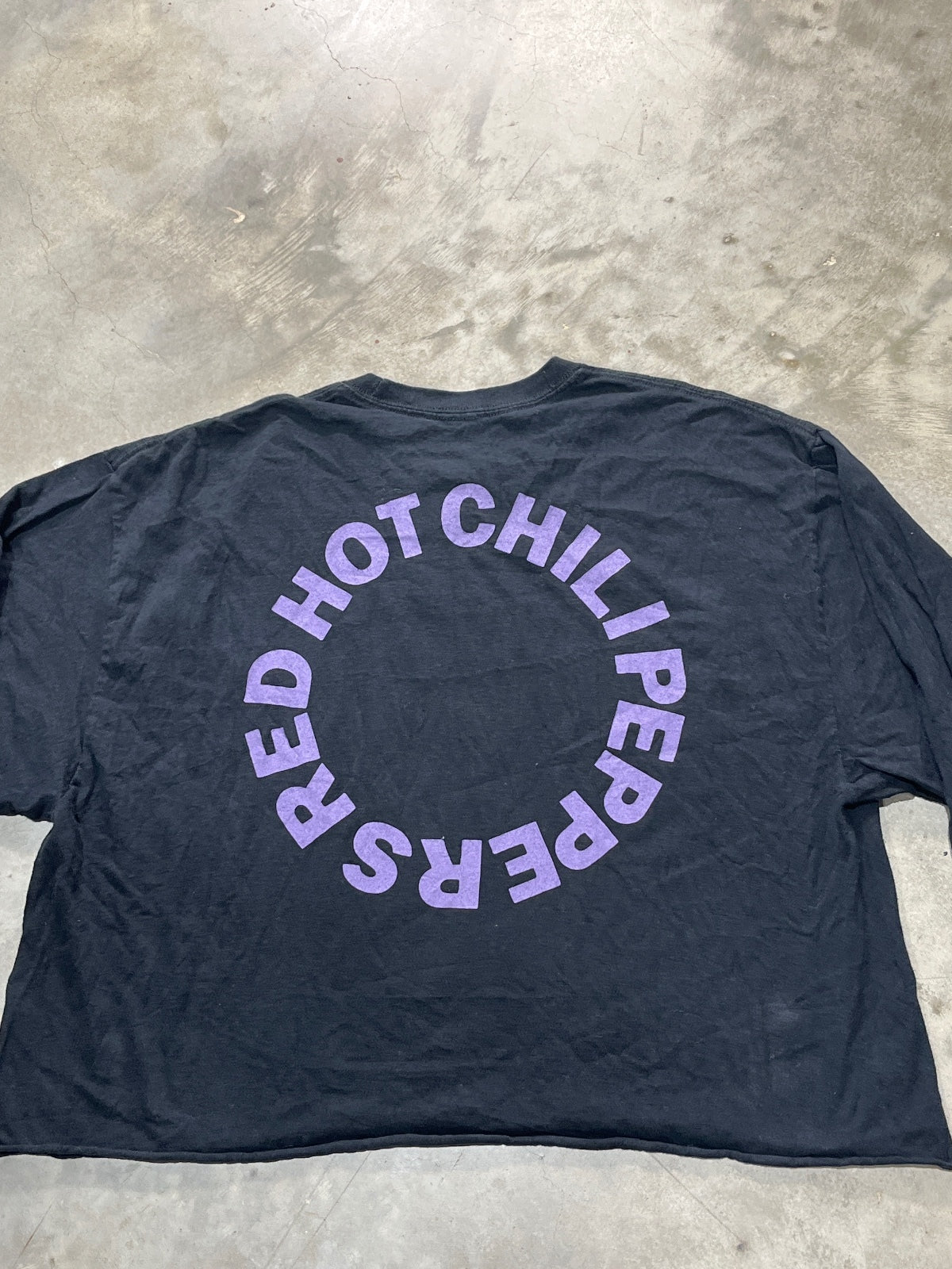 Red Hot Chili Peppers Preowned XL Long Sleeve Cropped T-shirt