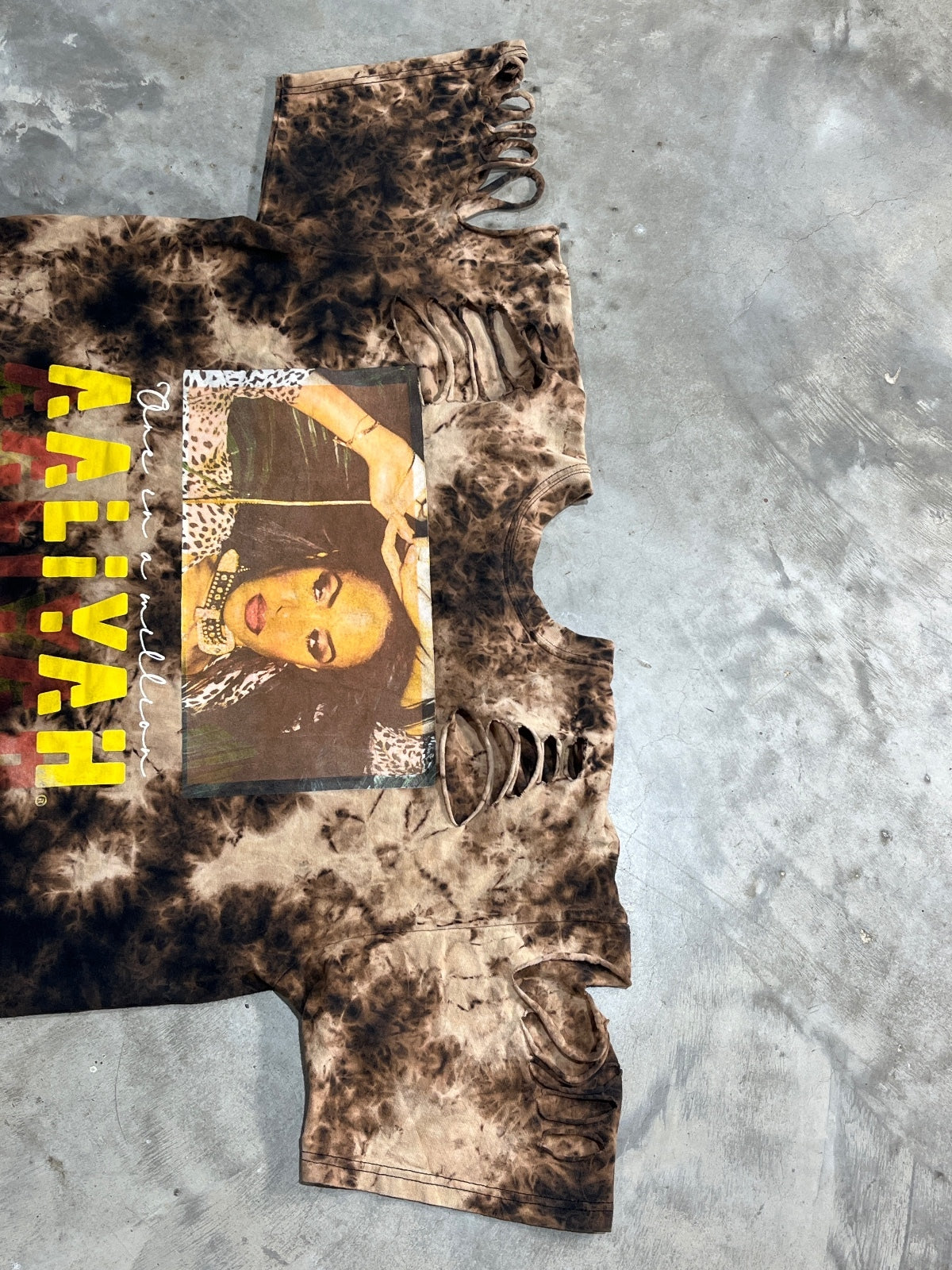 Aaliyah Preowned XL Distressed Tie Dye T-shirt