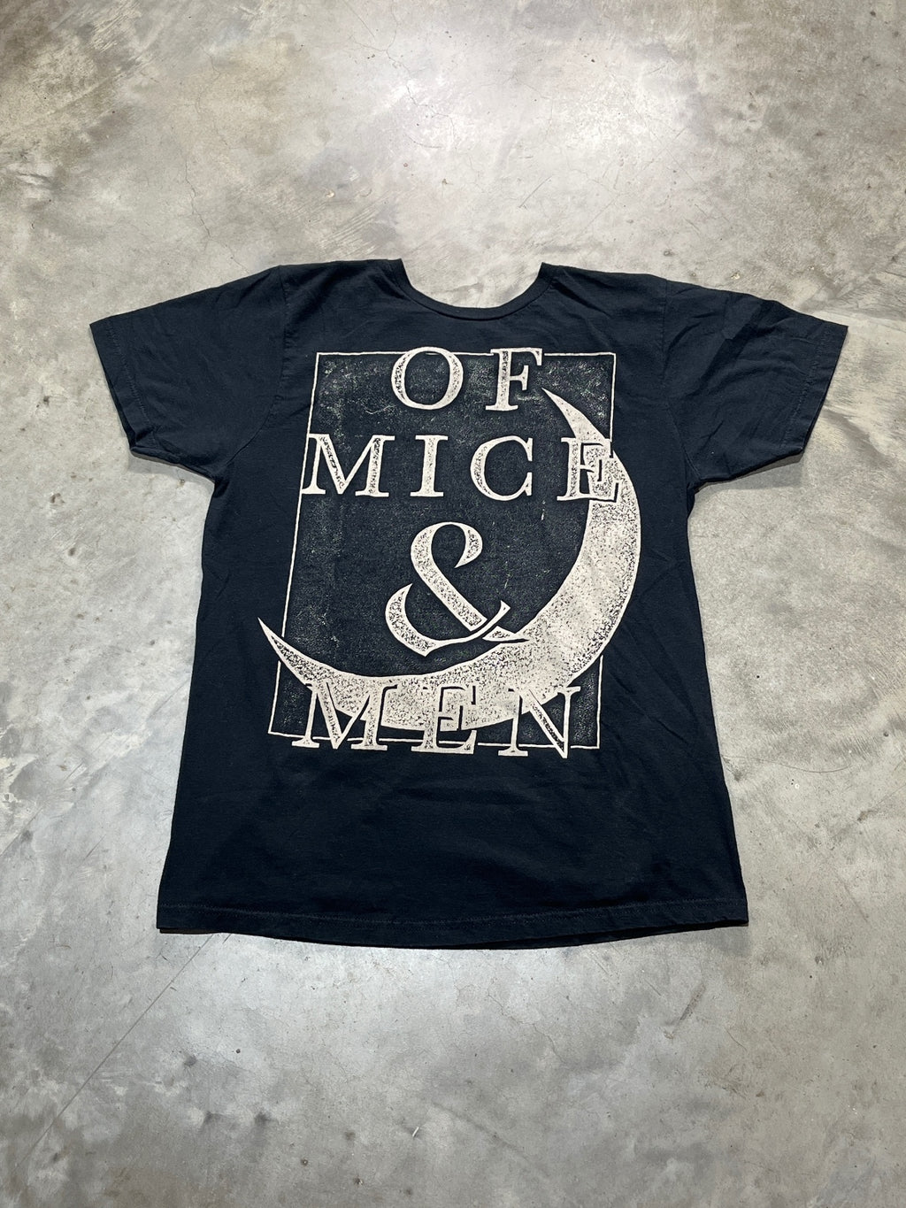 Of Mice & Men Preowned Medium T-shirt