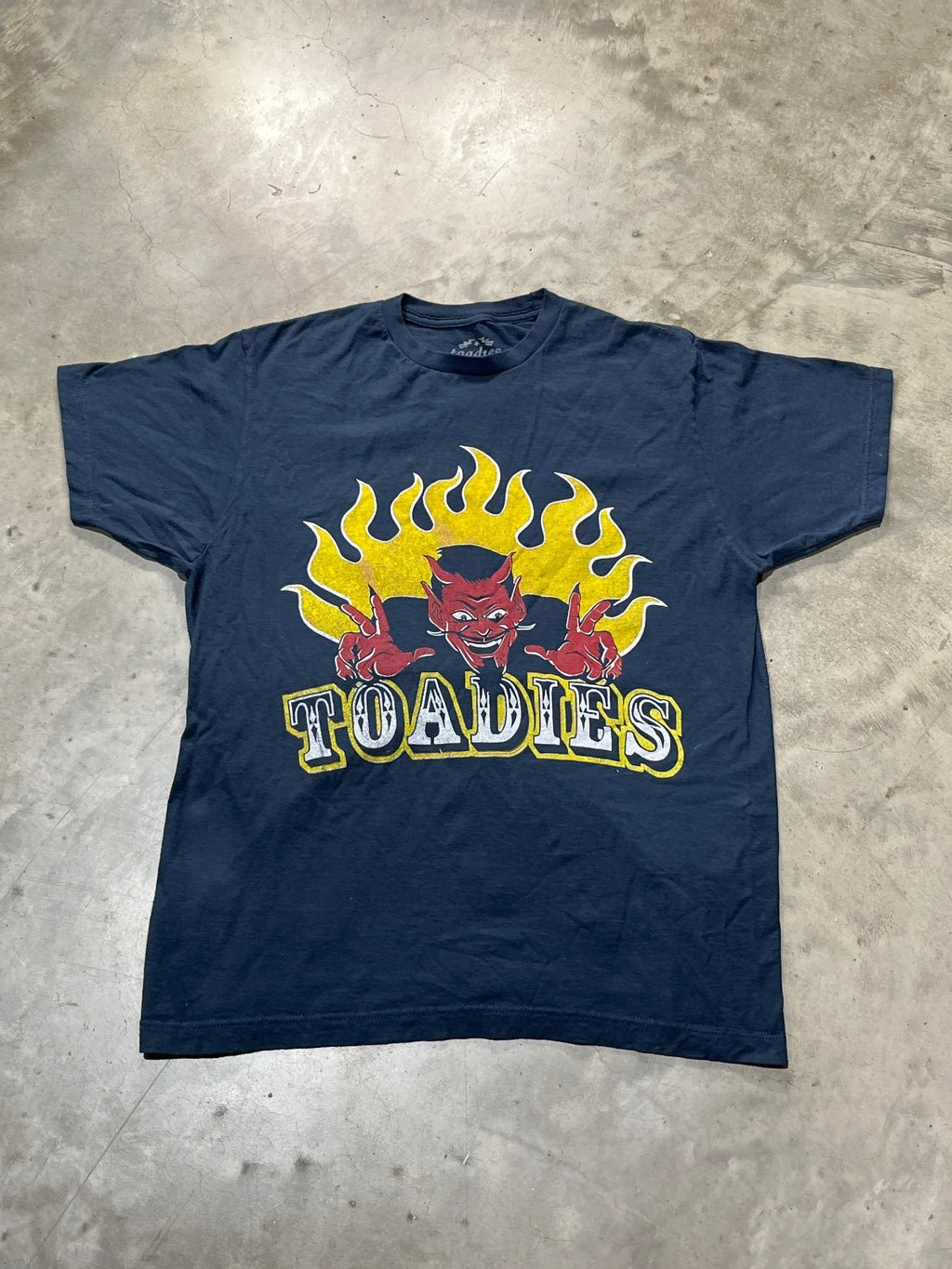 Toadies Preowned Large T-shirt