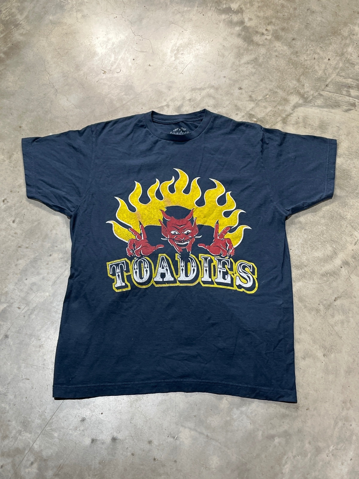 Toadies Preowned Large T-shirt