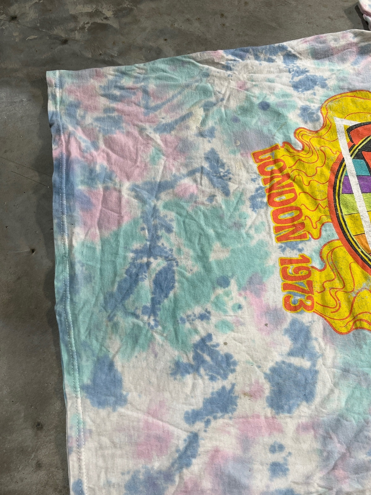 Pink Floyd Preowned Large Tie Dye T-shirt