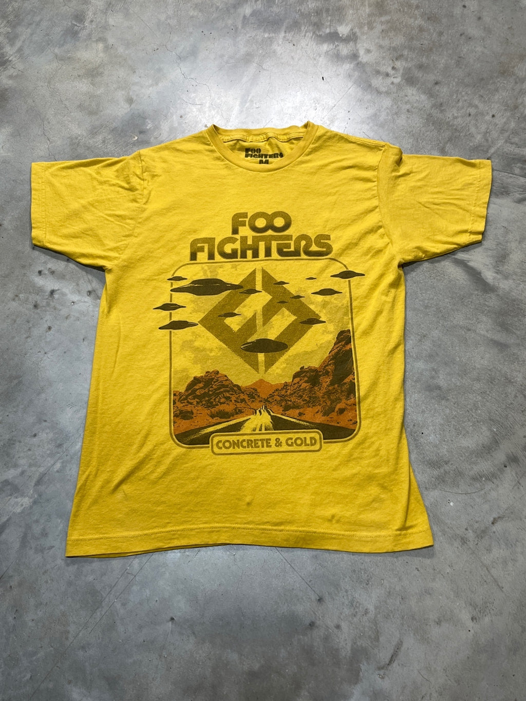 Foo Fighters Preowned Medium T-shirt
