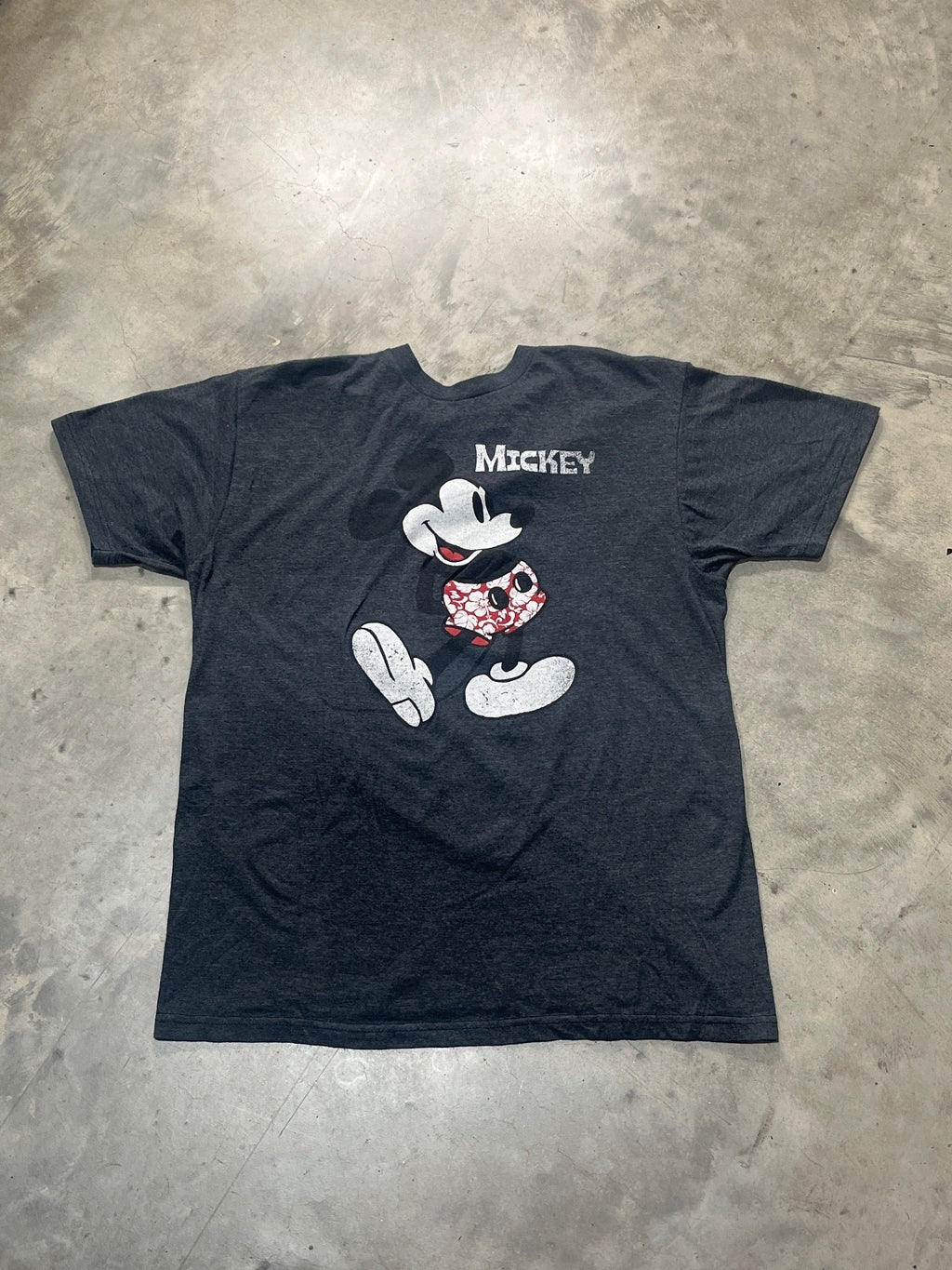 Mickey Mouse Disney Preowned Large T-shirt