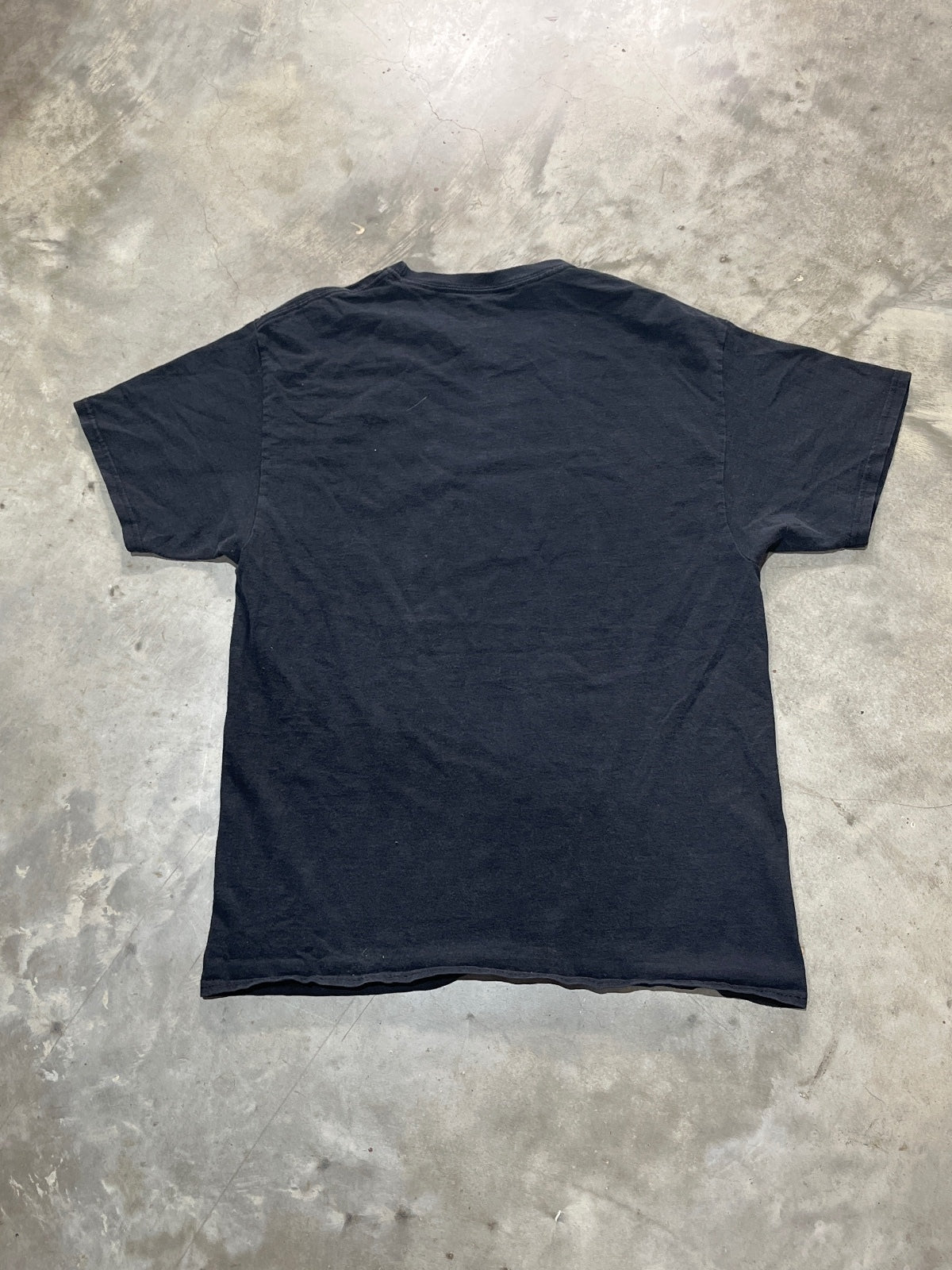 Conquering Dystopia Preowned Medium T-shirt