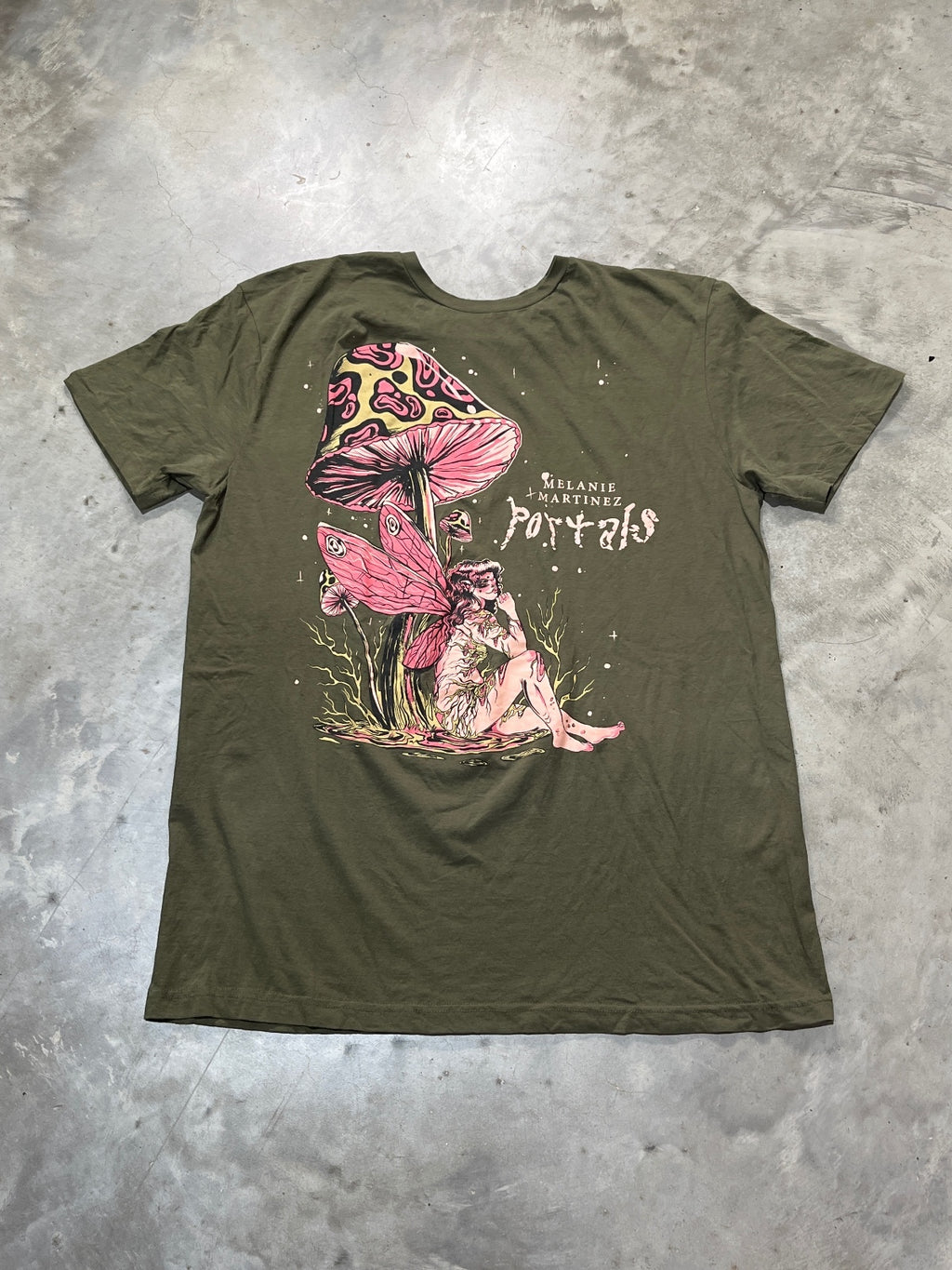 Melanie Martinez Preowned XL T-shirt