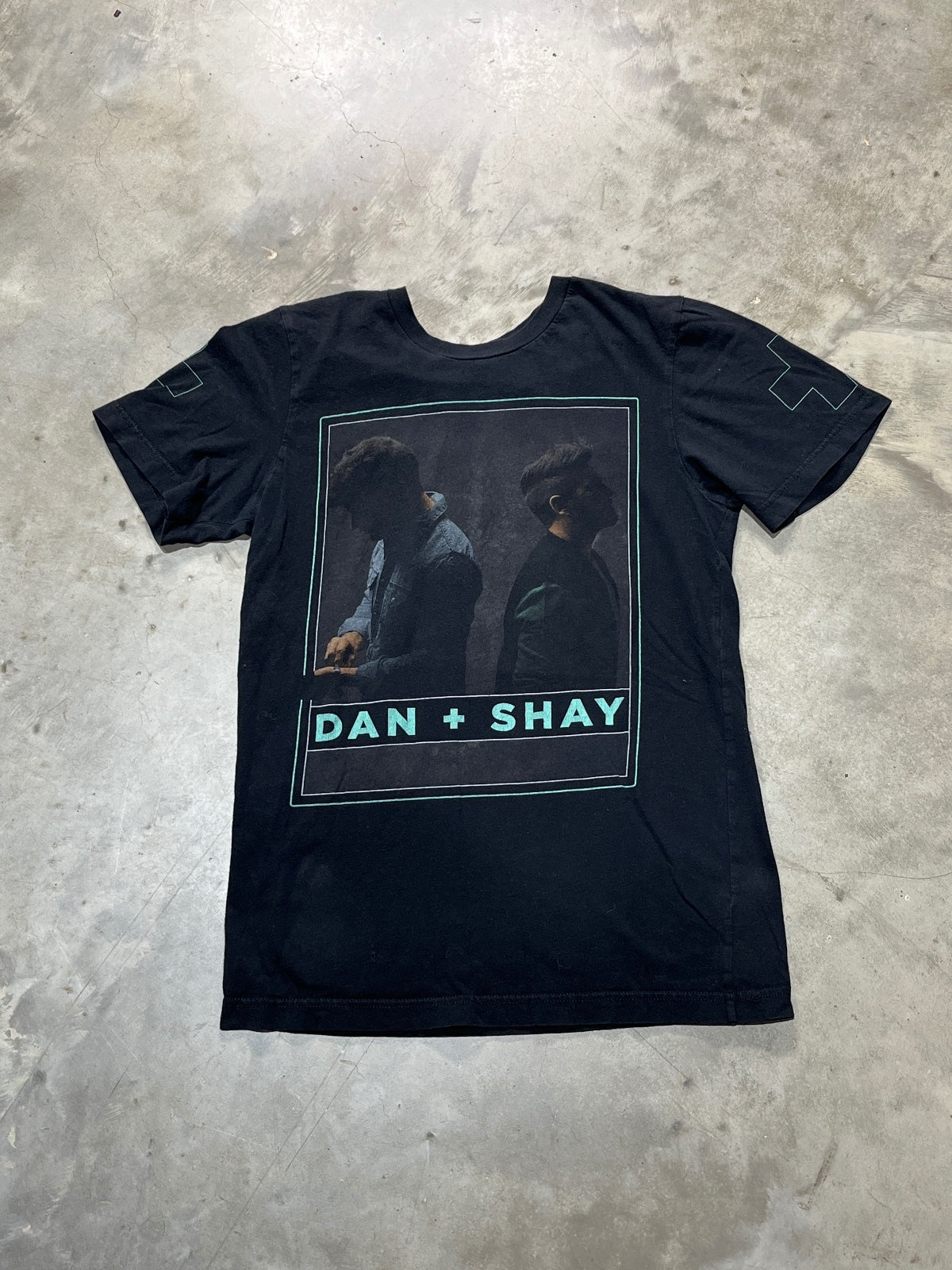 Dan + Shay Preowned Small T-shirt