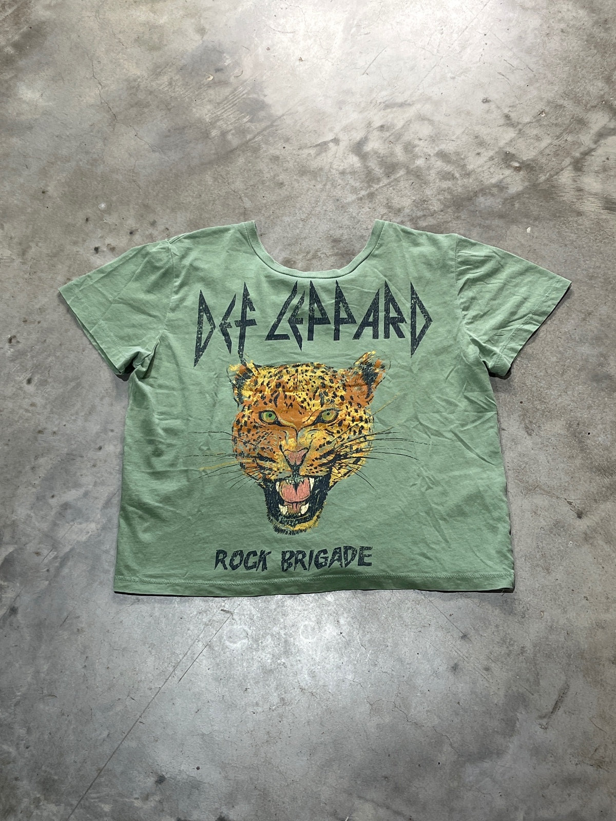 Def Leppard Preowned Medium Cropped T-shirt