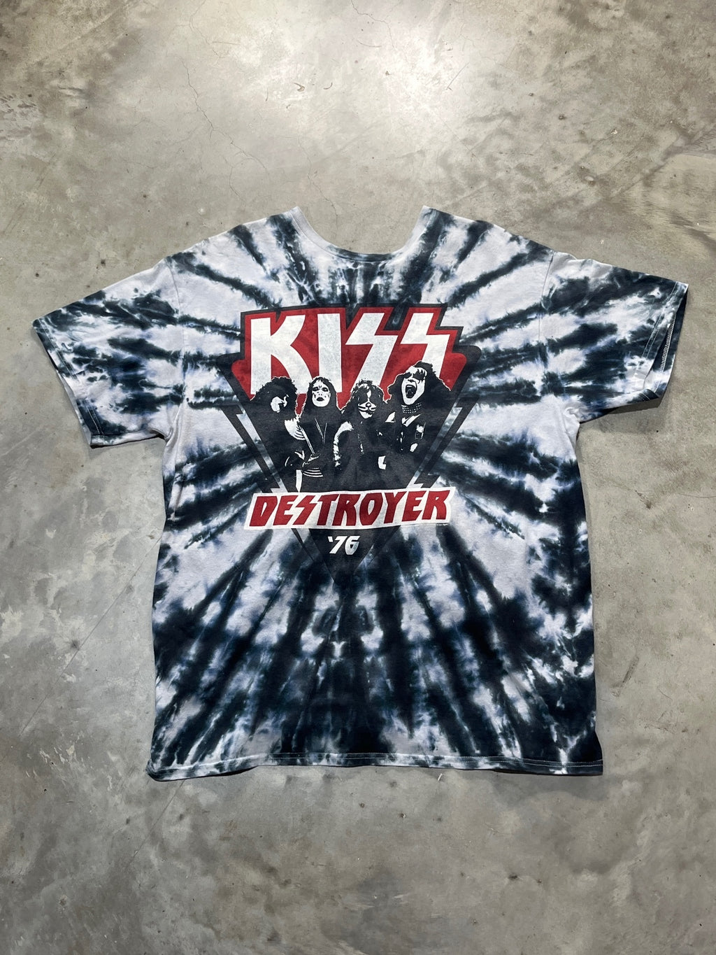 KISS Preowned Large Tie Dye T-shirt
